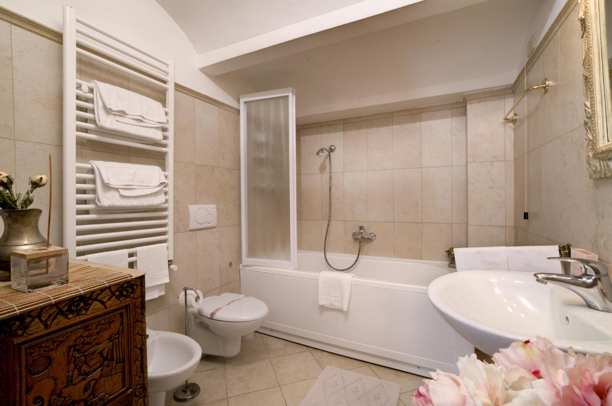 Ca' della Corte en Venice — bathroom