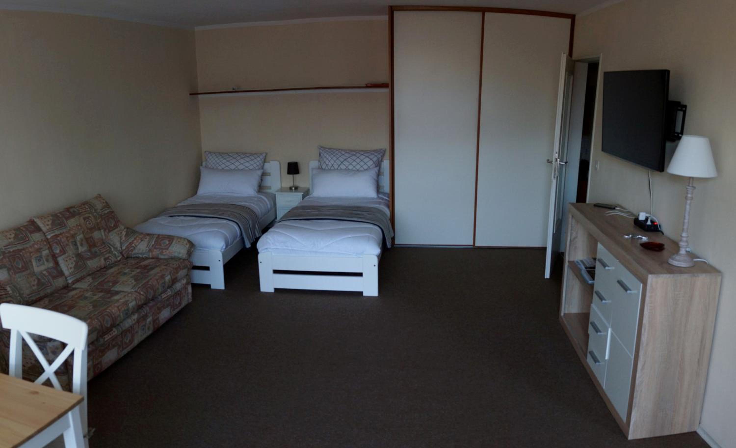 Sunny 1-room apartment near railway station view 5
