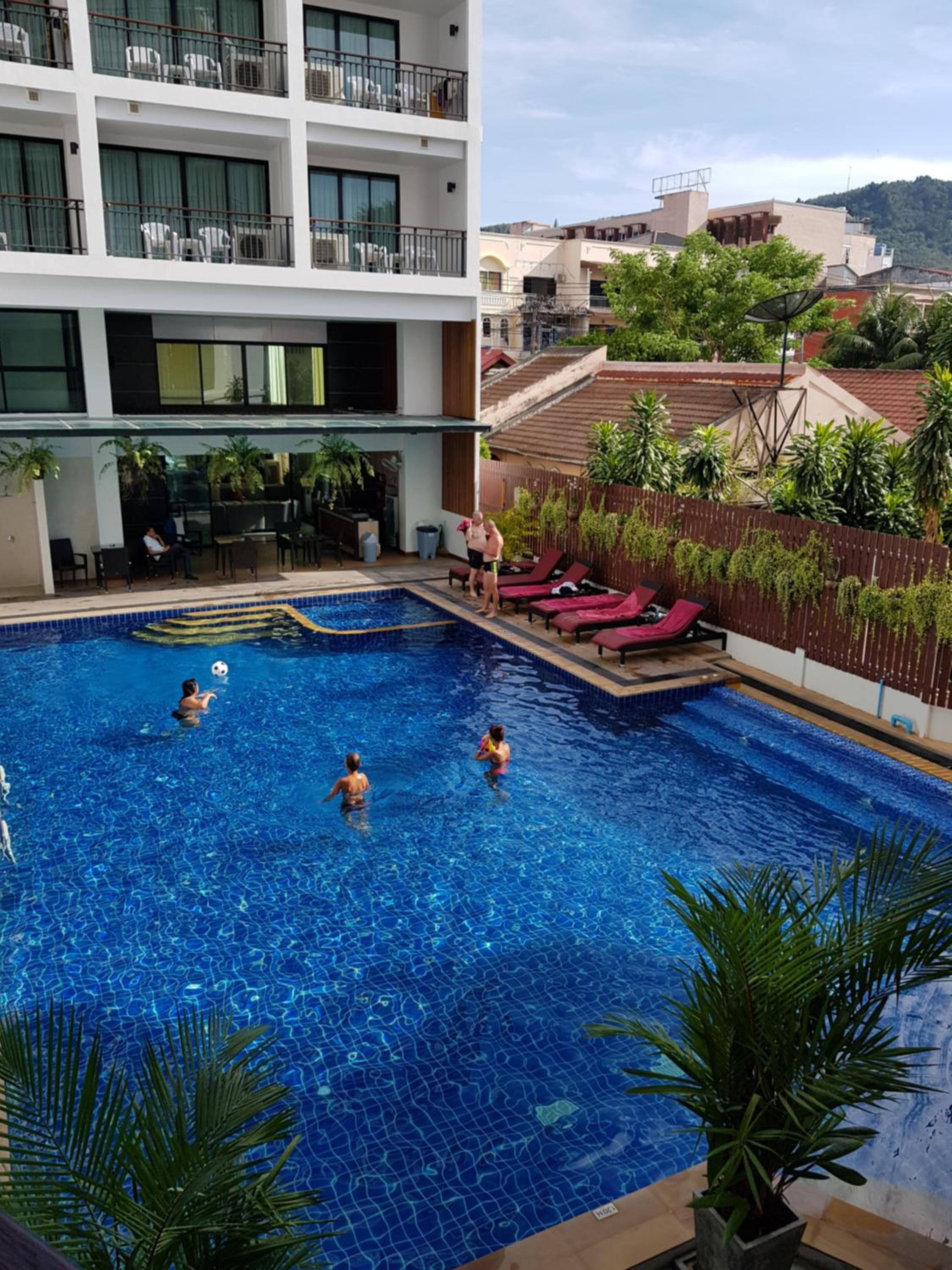 Paripas Patong Resort