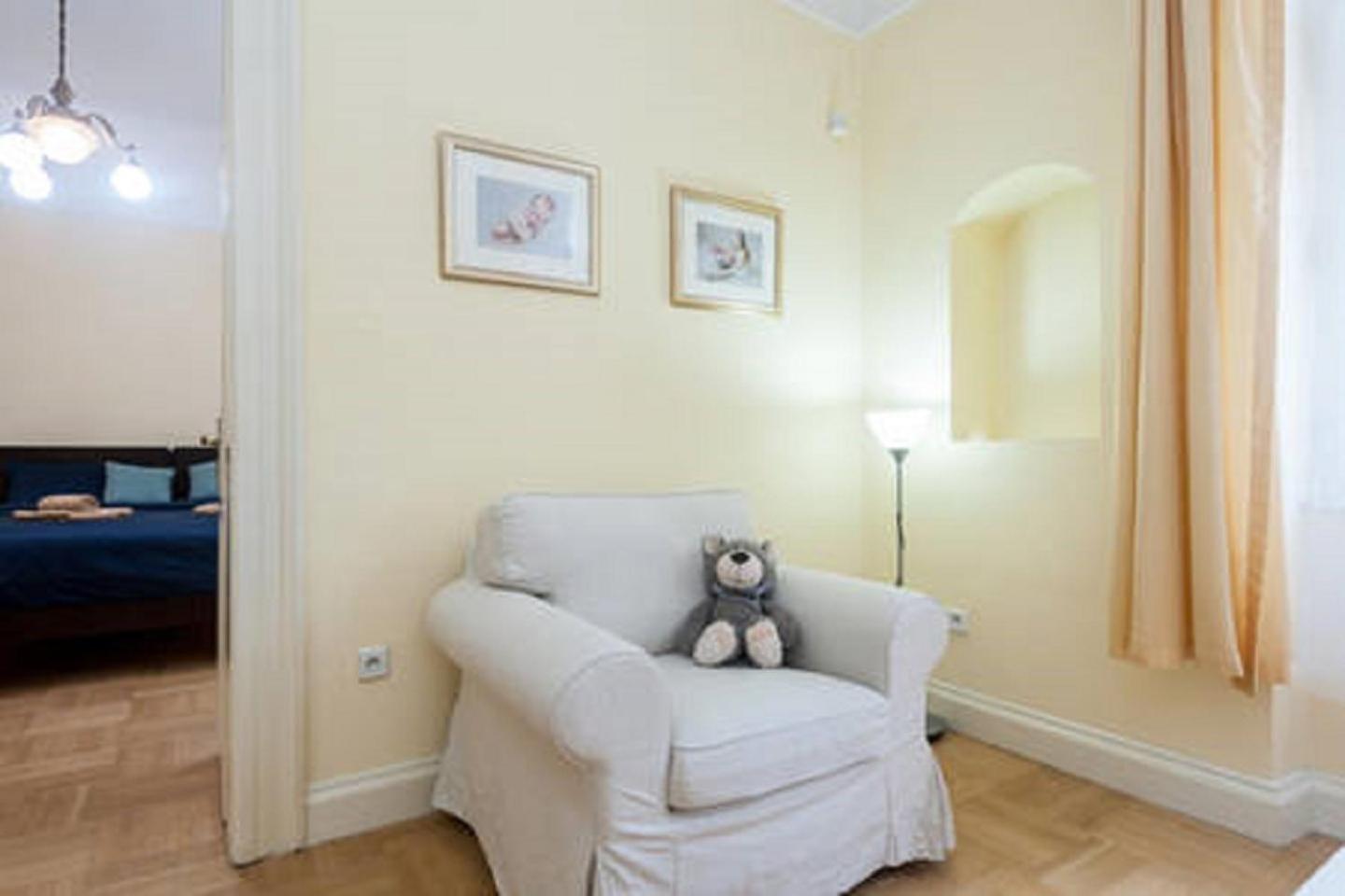 Historic centre-spacious apartment
