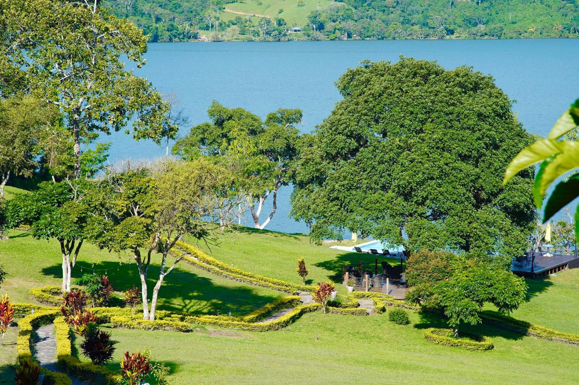 Sauce Lodge - Laguna Azul