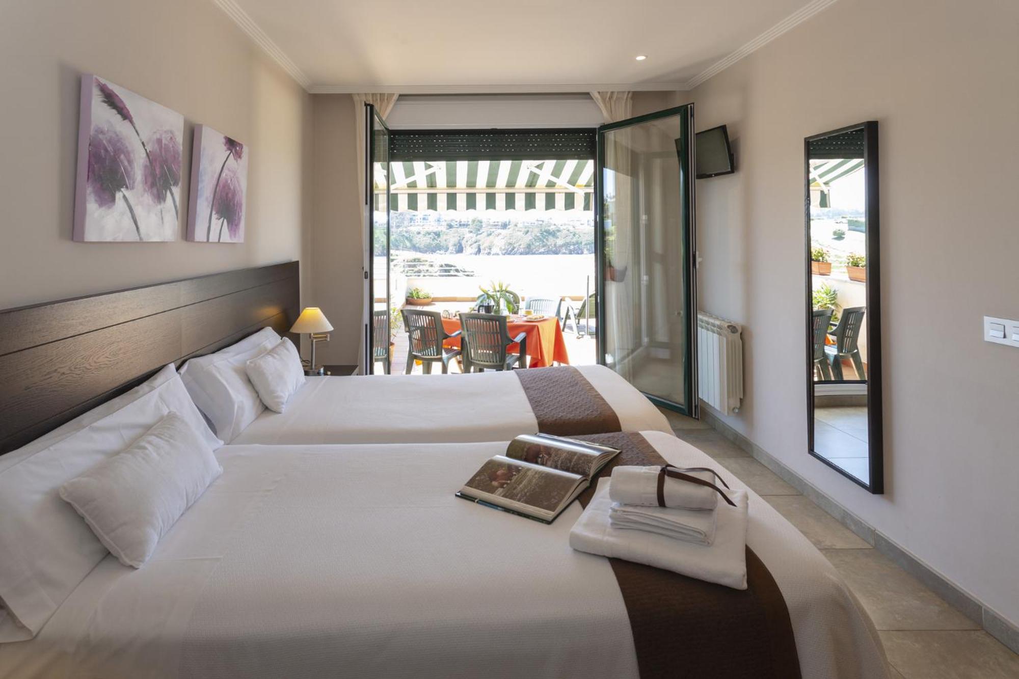 Apartamentos Turísticos Playa de Tapia view 4