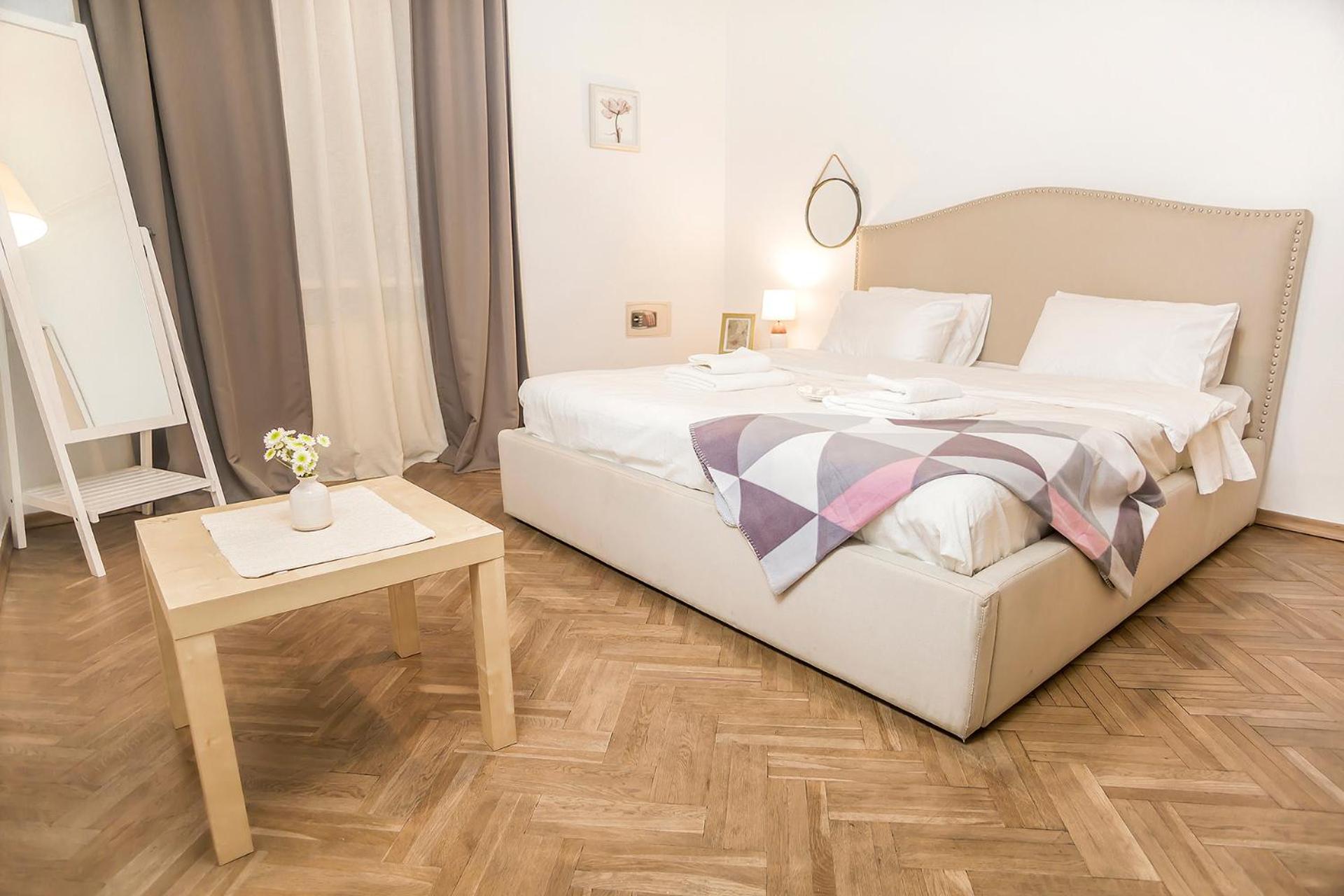 Tbilisi center 2 BD 80sq with Balcony and High ceiling view 4