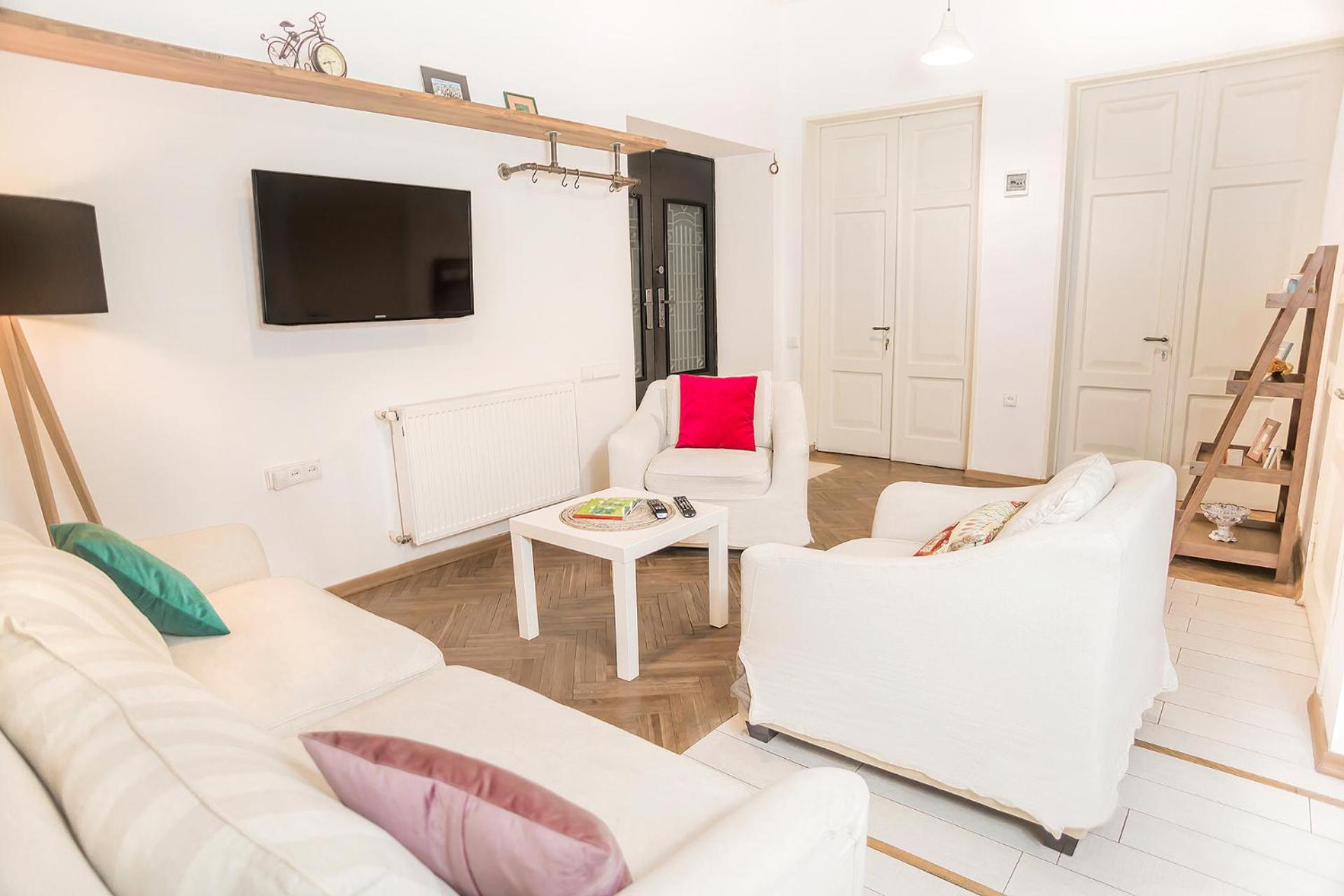 Tbilisi center 2 BD 80sq with Balcony and High ceiling view 2