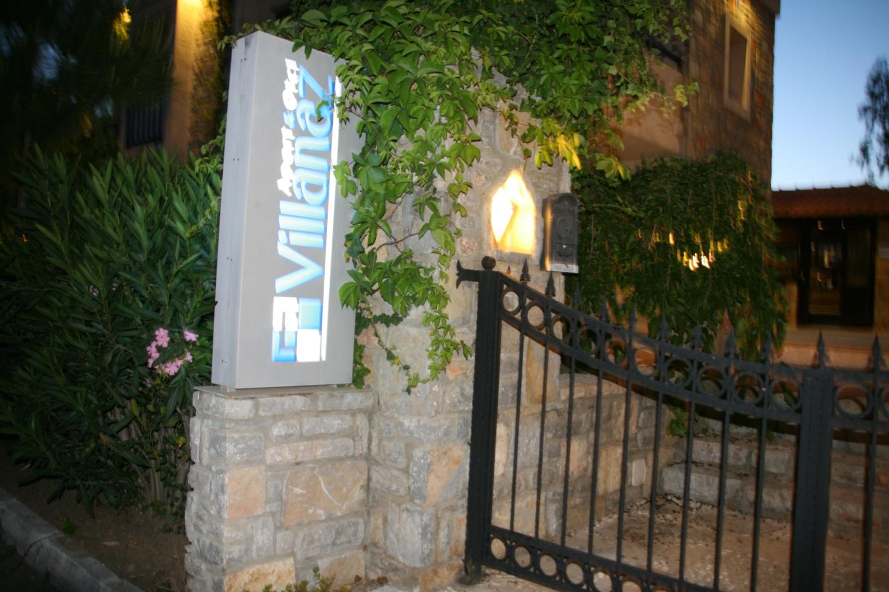 Villanaz Apart Hotel