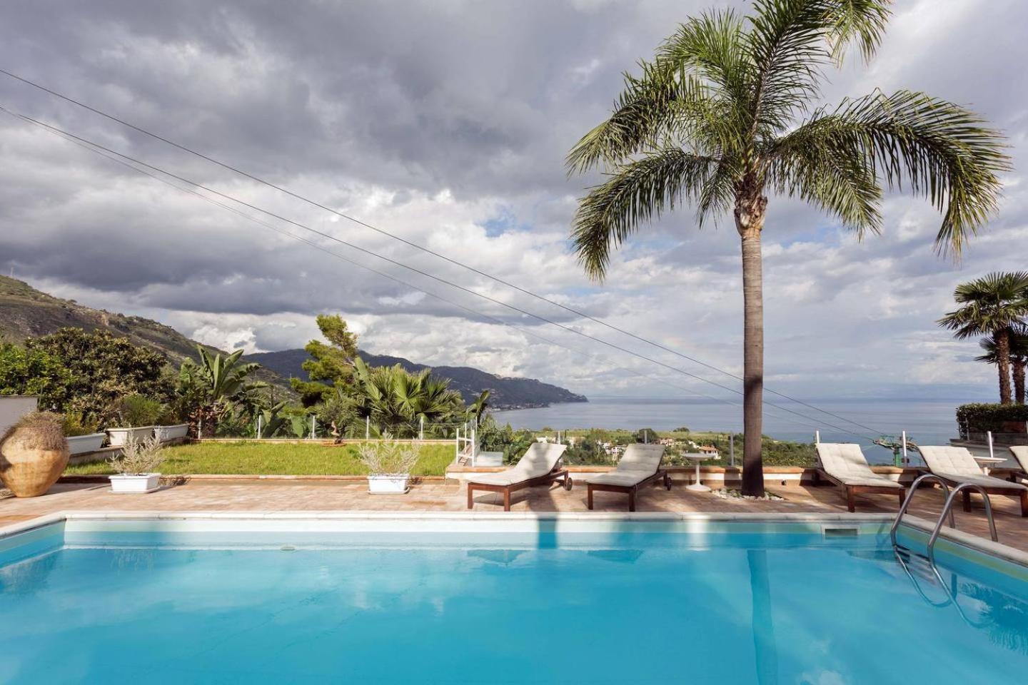 Luxury Taorum villa with spectacular sea views in Taormina