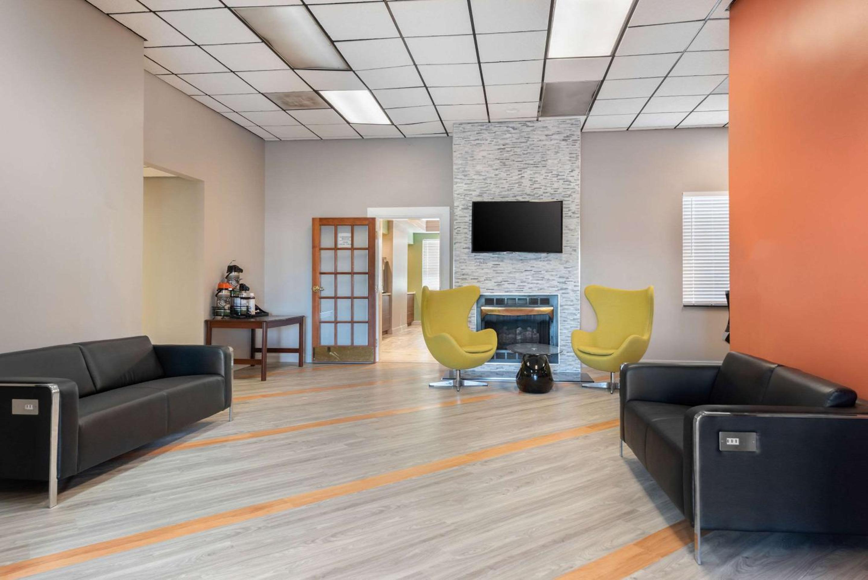 Quality Inn Fairborn near Wright Patterson AFB view 5