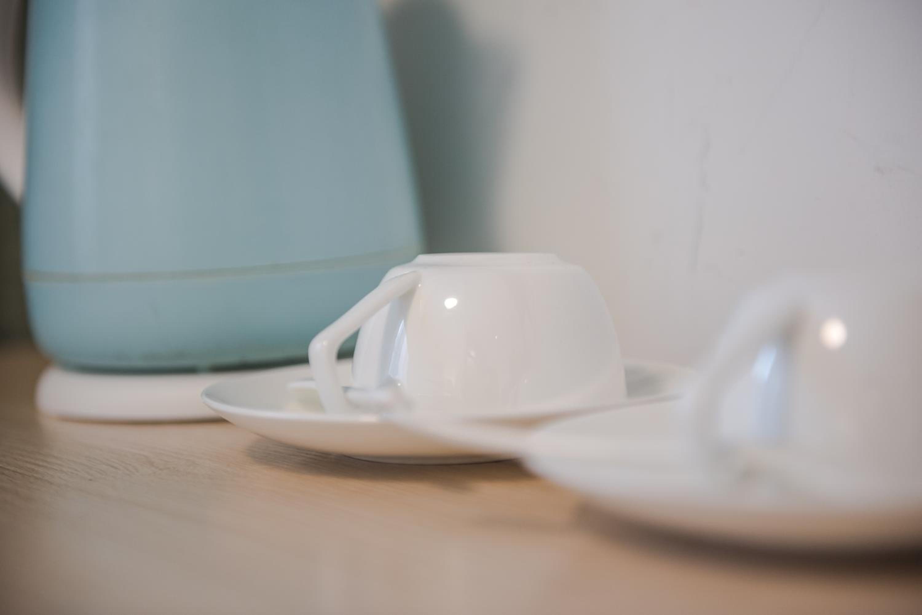 Hidden Garden Youth Hostel -Oriental Pearl &Lujiazui -Garden Social Area -Bar -Café -Free Laundry Luggage Storage -24H Front Desk -English Service