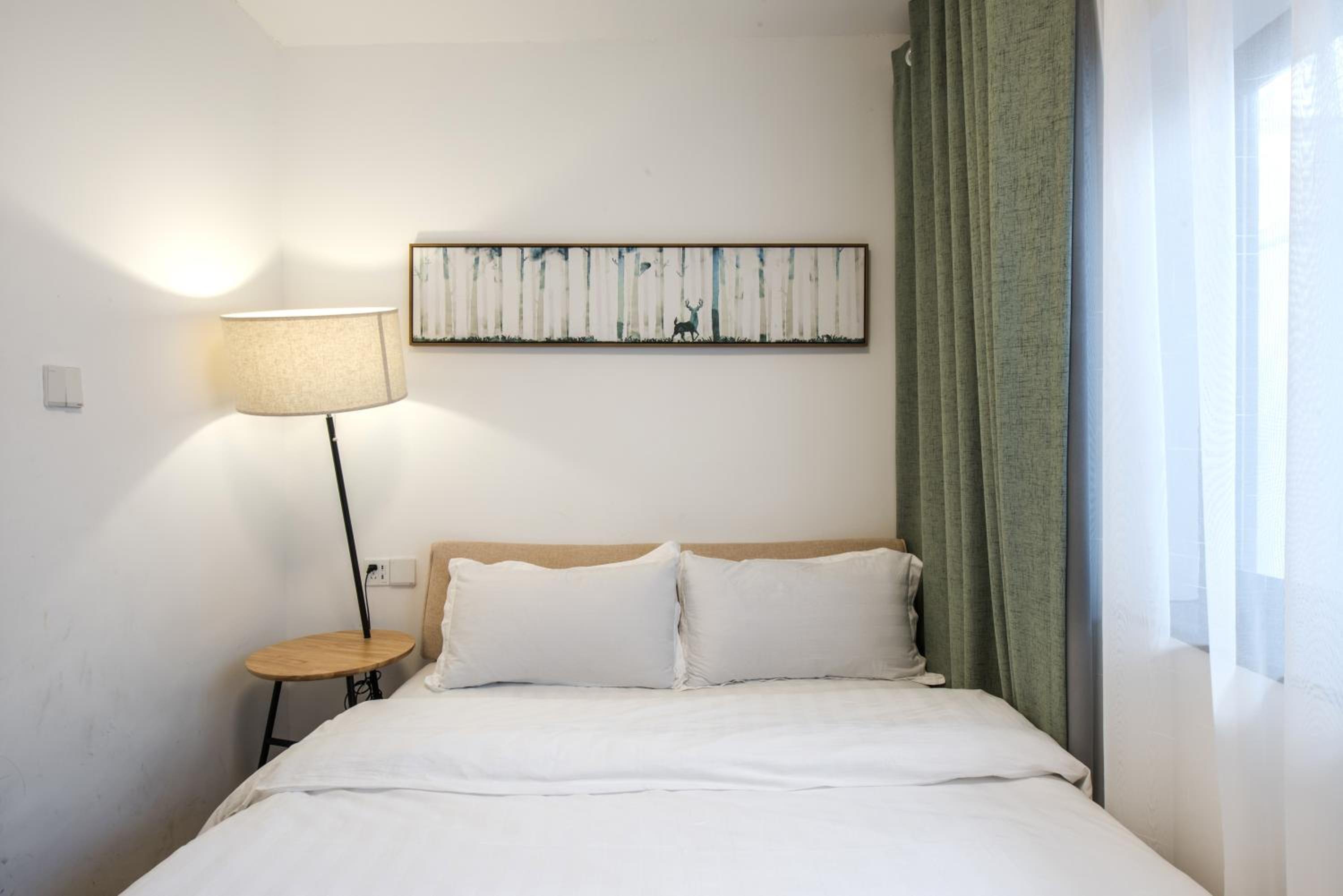 Hidden Garden Youth Hostel -Oriental Pearl &Lujiazui -Garden Social Area -Bar -Café -Free Laundry Luggage Storage -24H Front Desk -English Service
