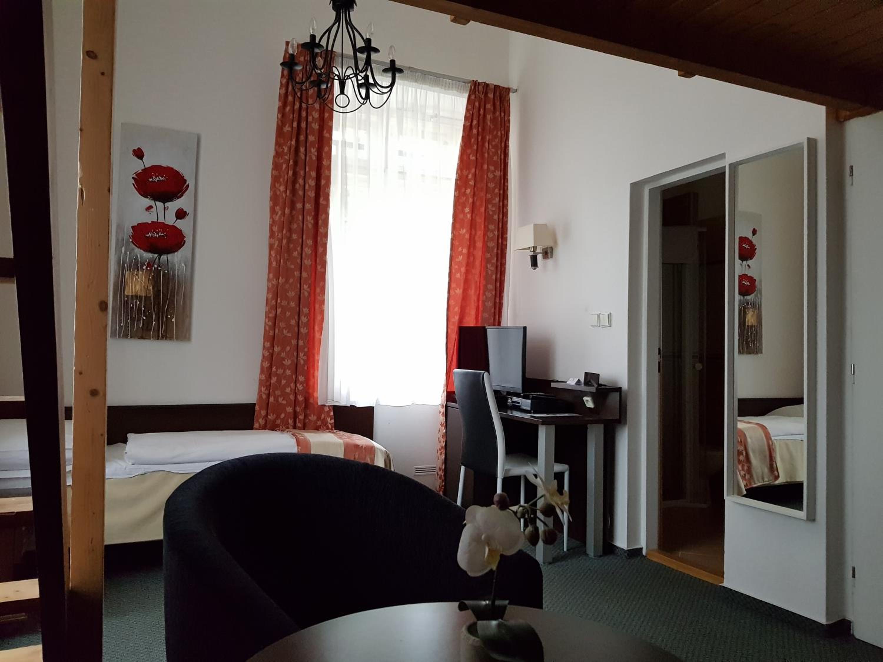 Residence Dykova - former Pension Jana, Domov Mládeže