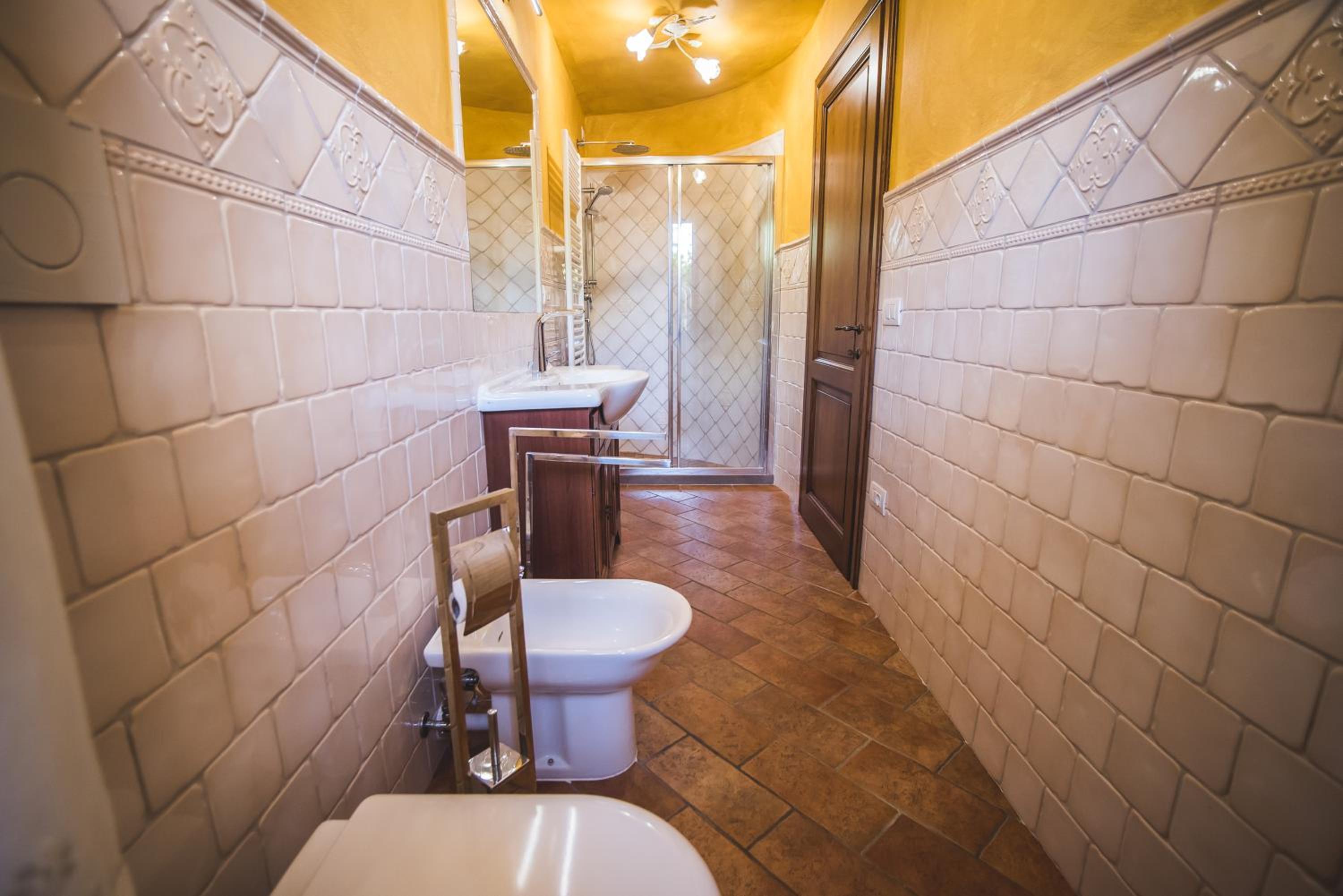 ATENA en Montecarlo — bathroom