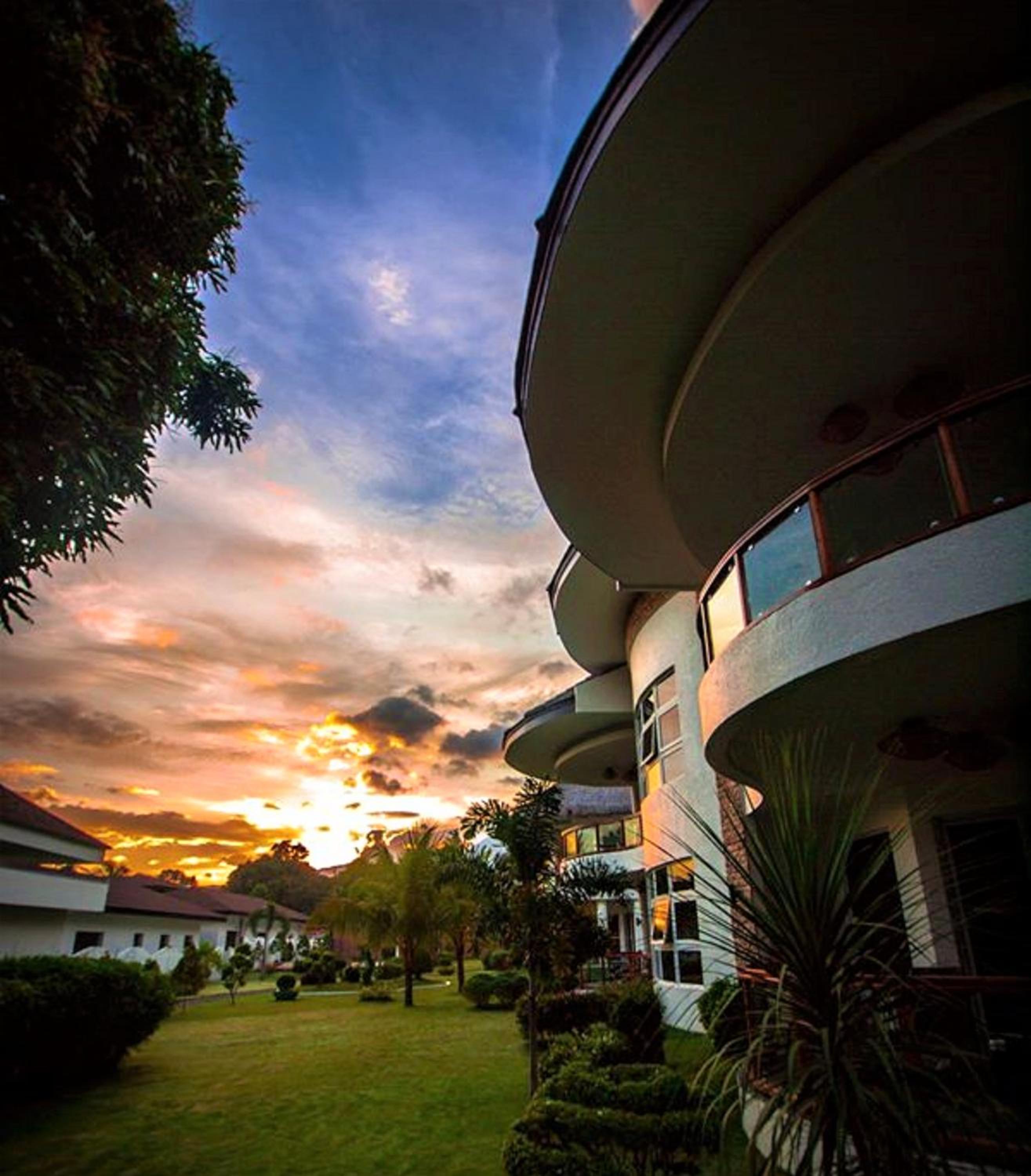 Vida Homes Condo Resort