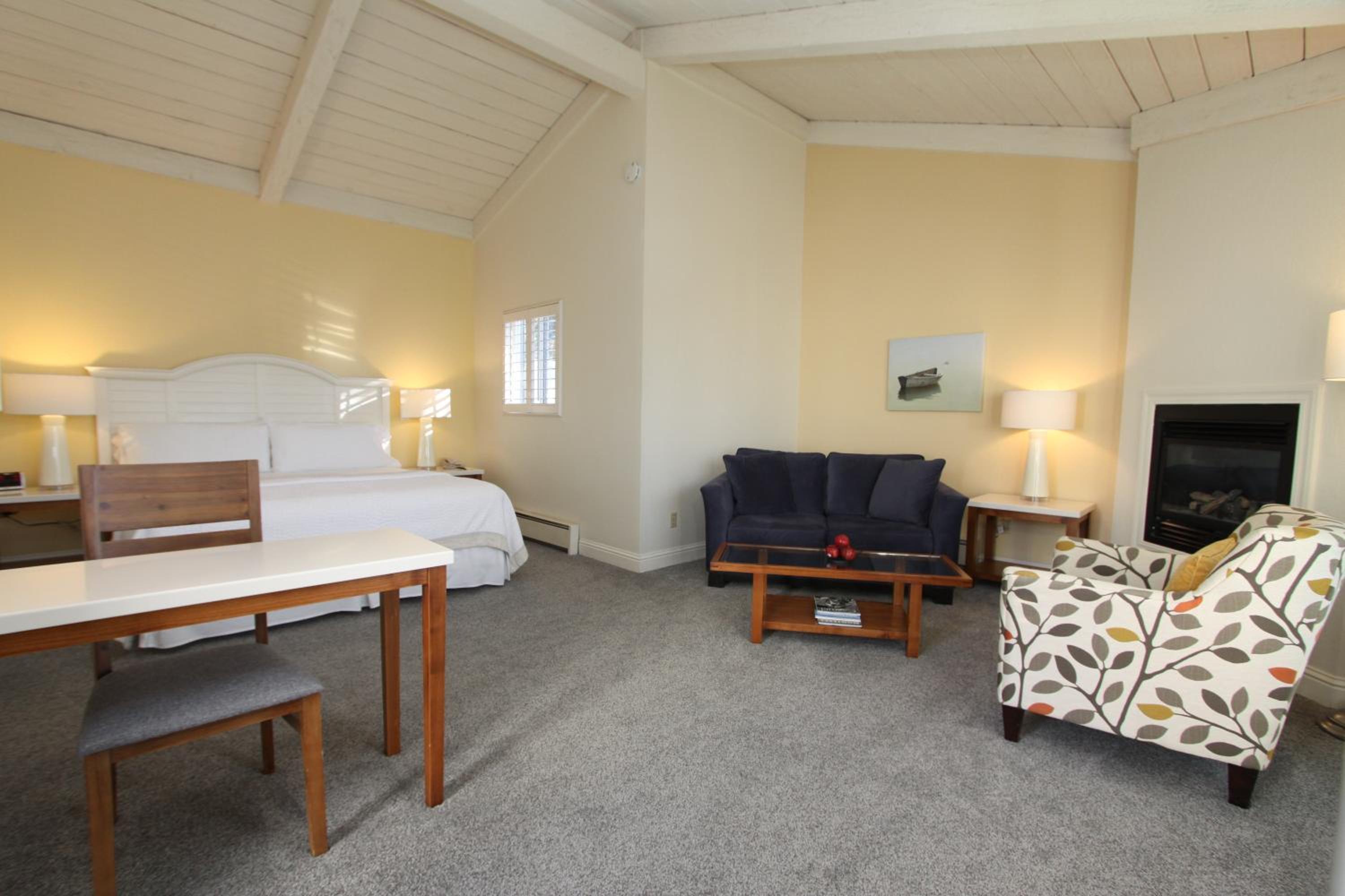 Monterey Vacations - Lobos Lodge - Property Image 3