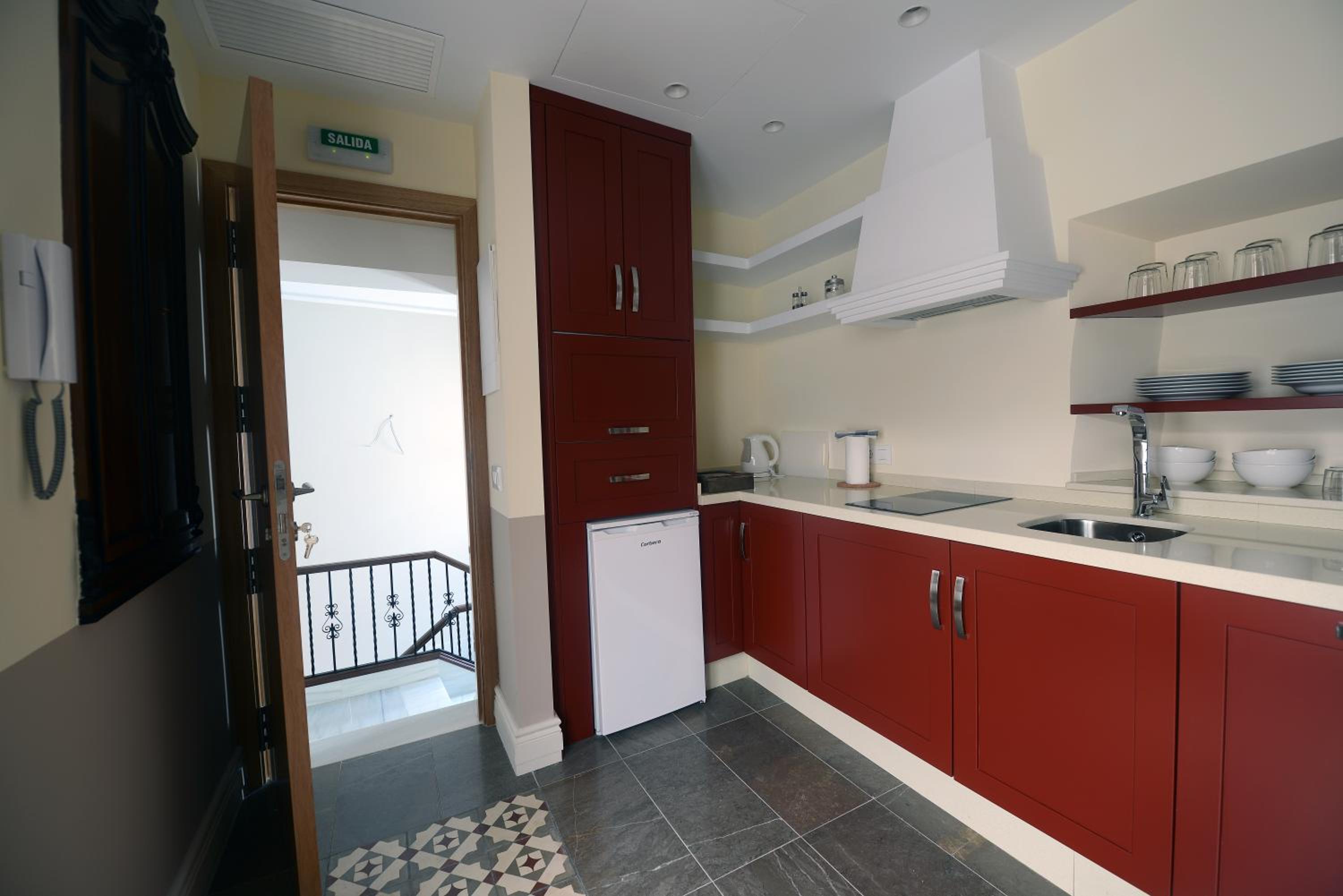 ApartaSuites Alberca Deluxe