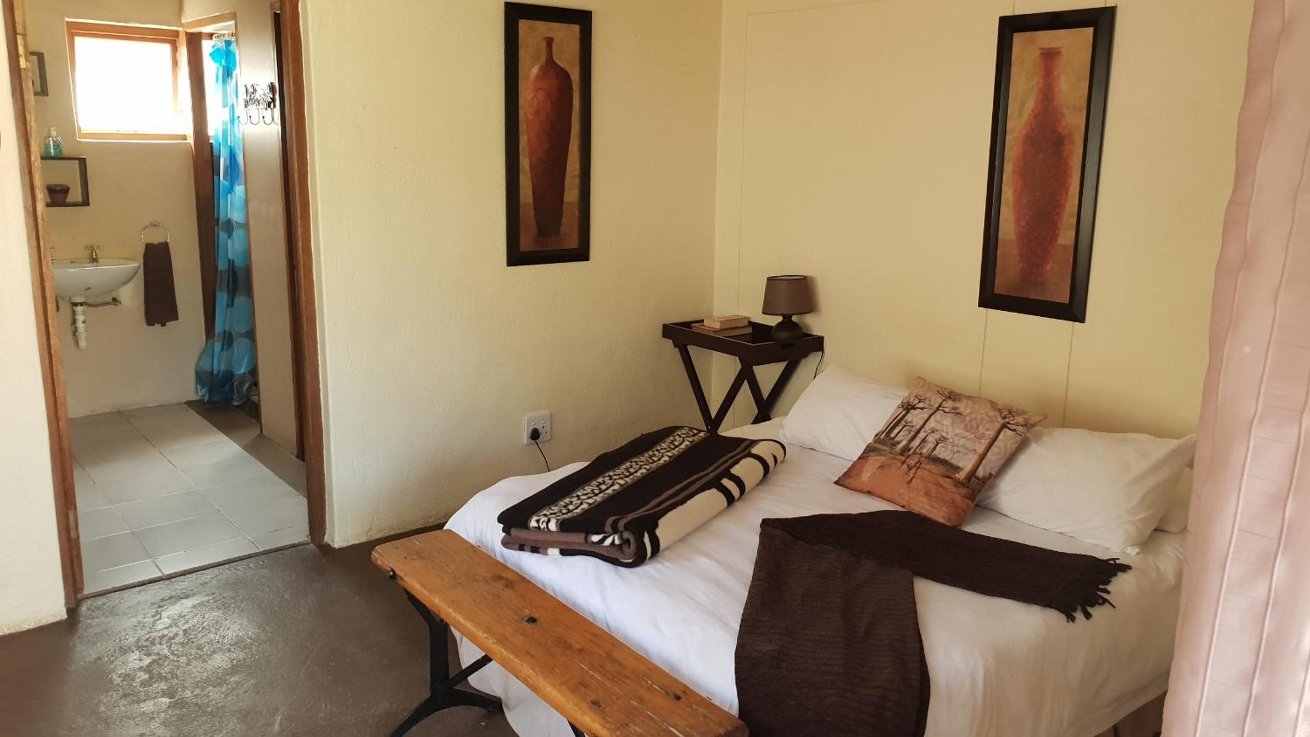 Barrydale Accommodation, Backpackers view 4