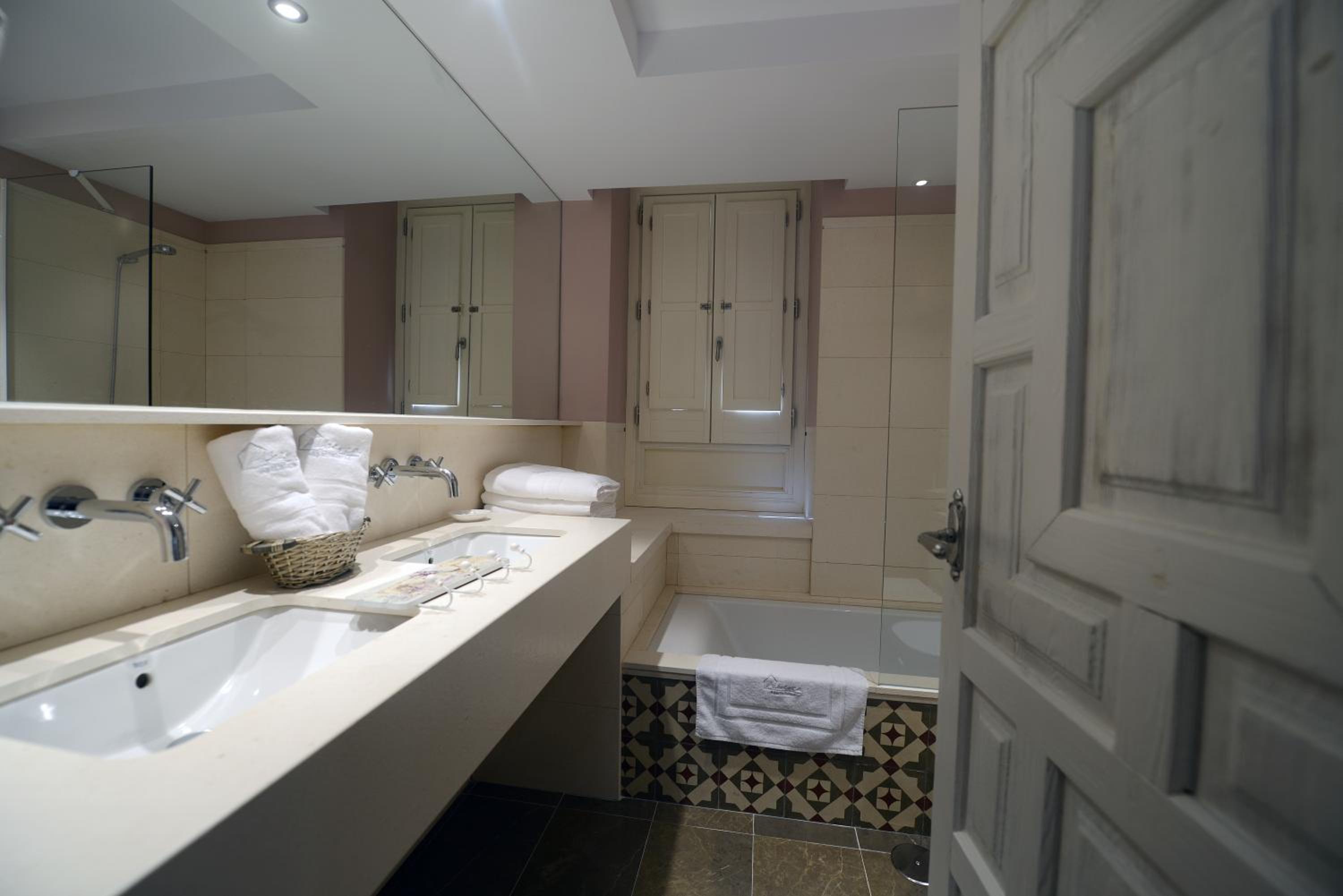 ApartaSuites Alberca Deluxe