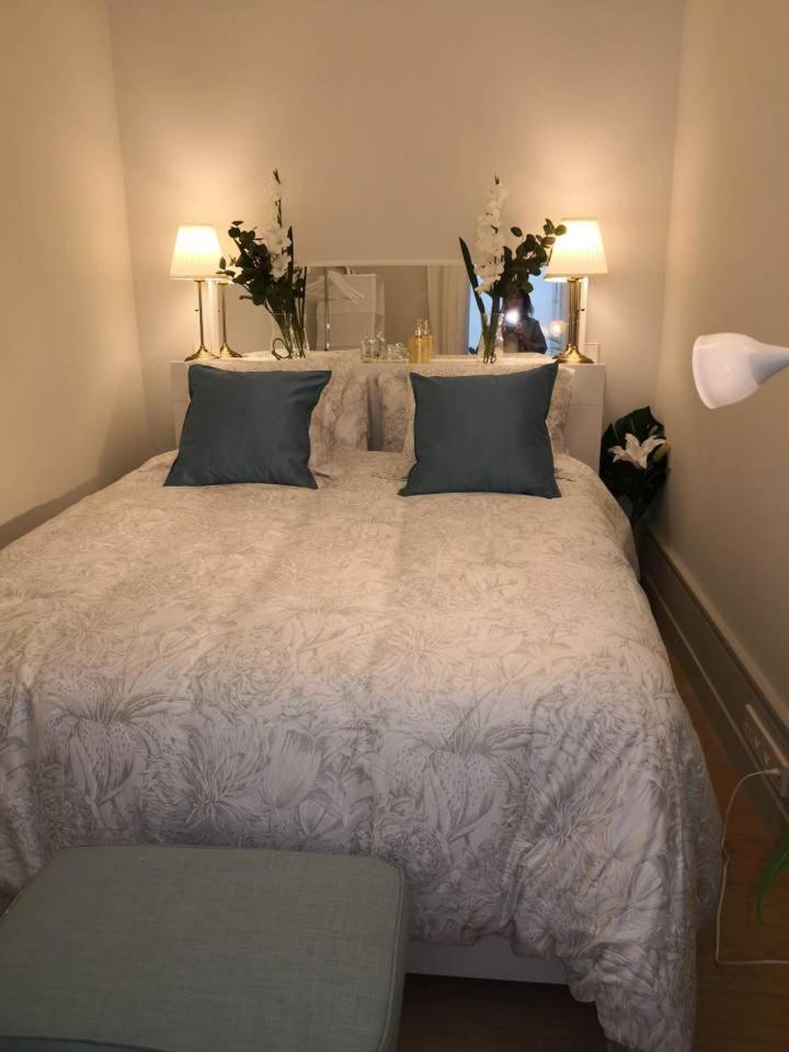 Explore Madrid from a warm apartment with patio at a newly refurbished manorial building