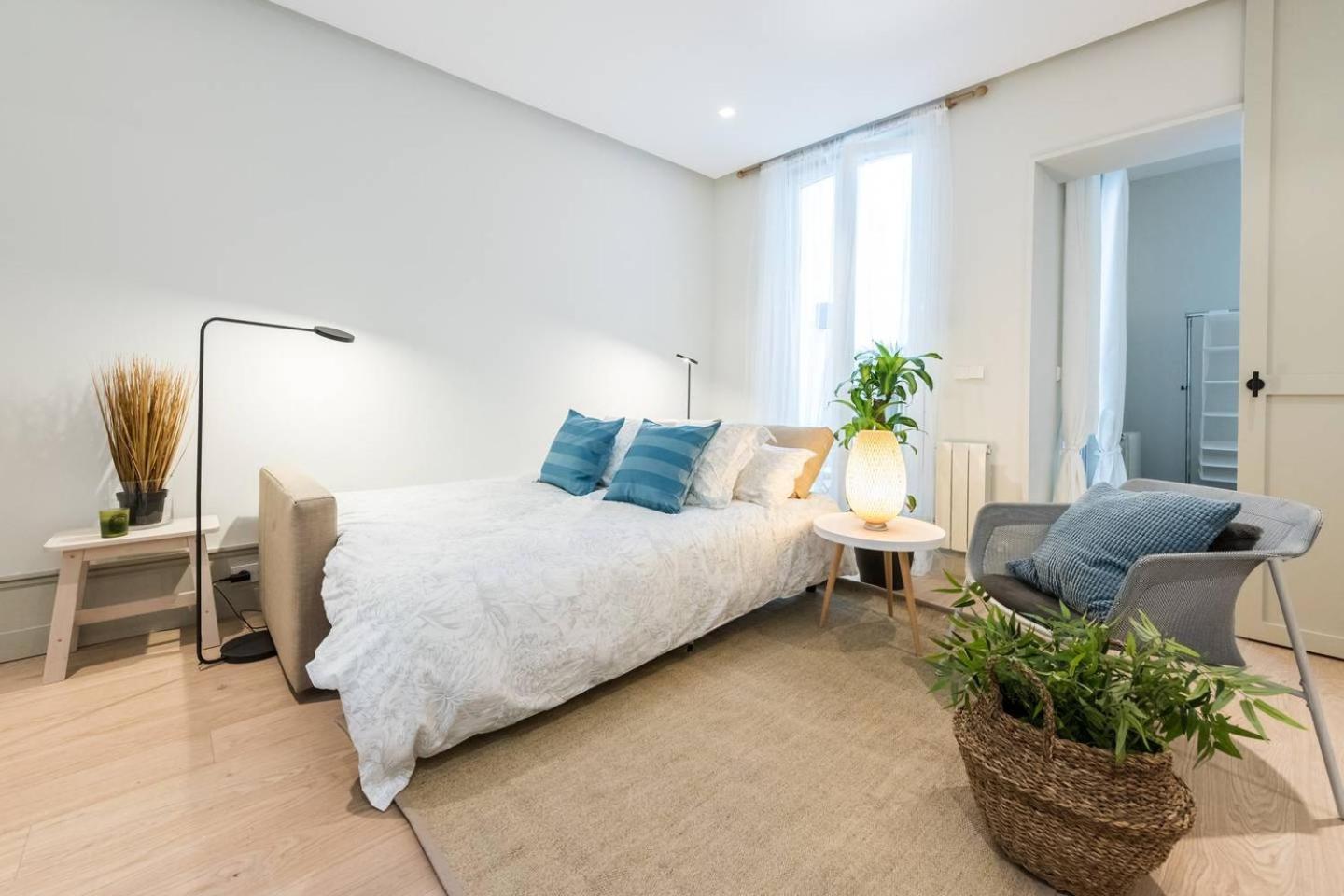 Explore Madrid from a warm apartment with patio at a newly refurbished manorial building