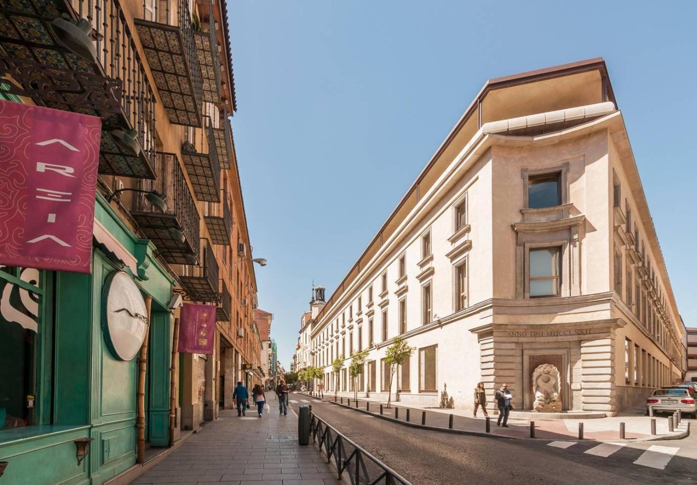 Explore Madrid from a warm apartment with patio at a newly refurbished manorial building
