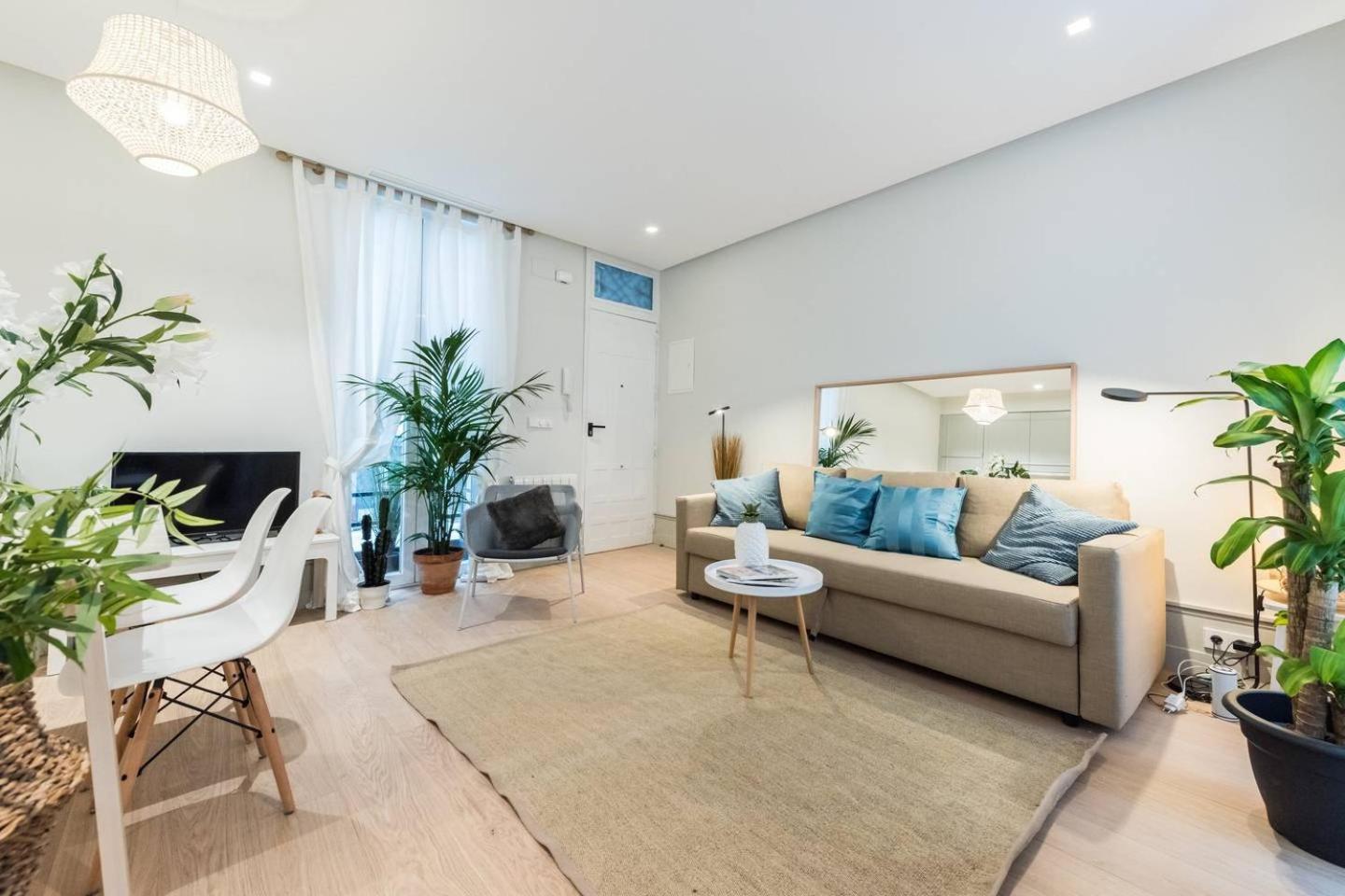 Explore Madrid from a warm apartment with patio at a newly refurbished manorial building