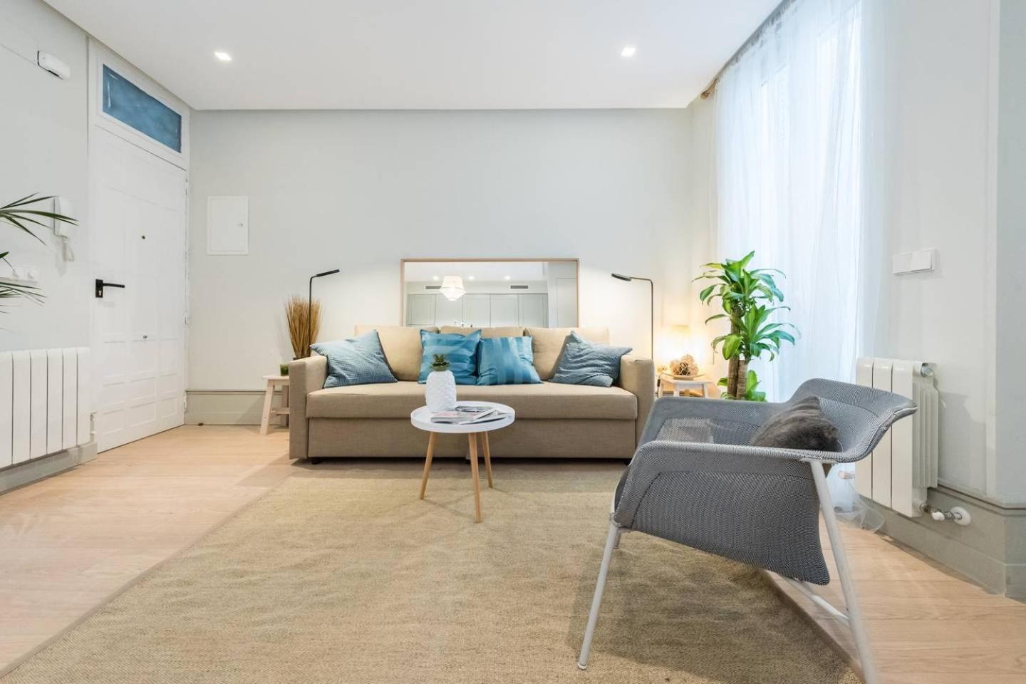 Explore Madrid from a warm apartment with patio at a newly refurbished manorial building