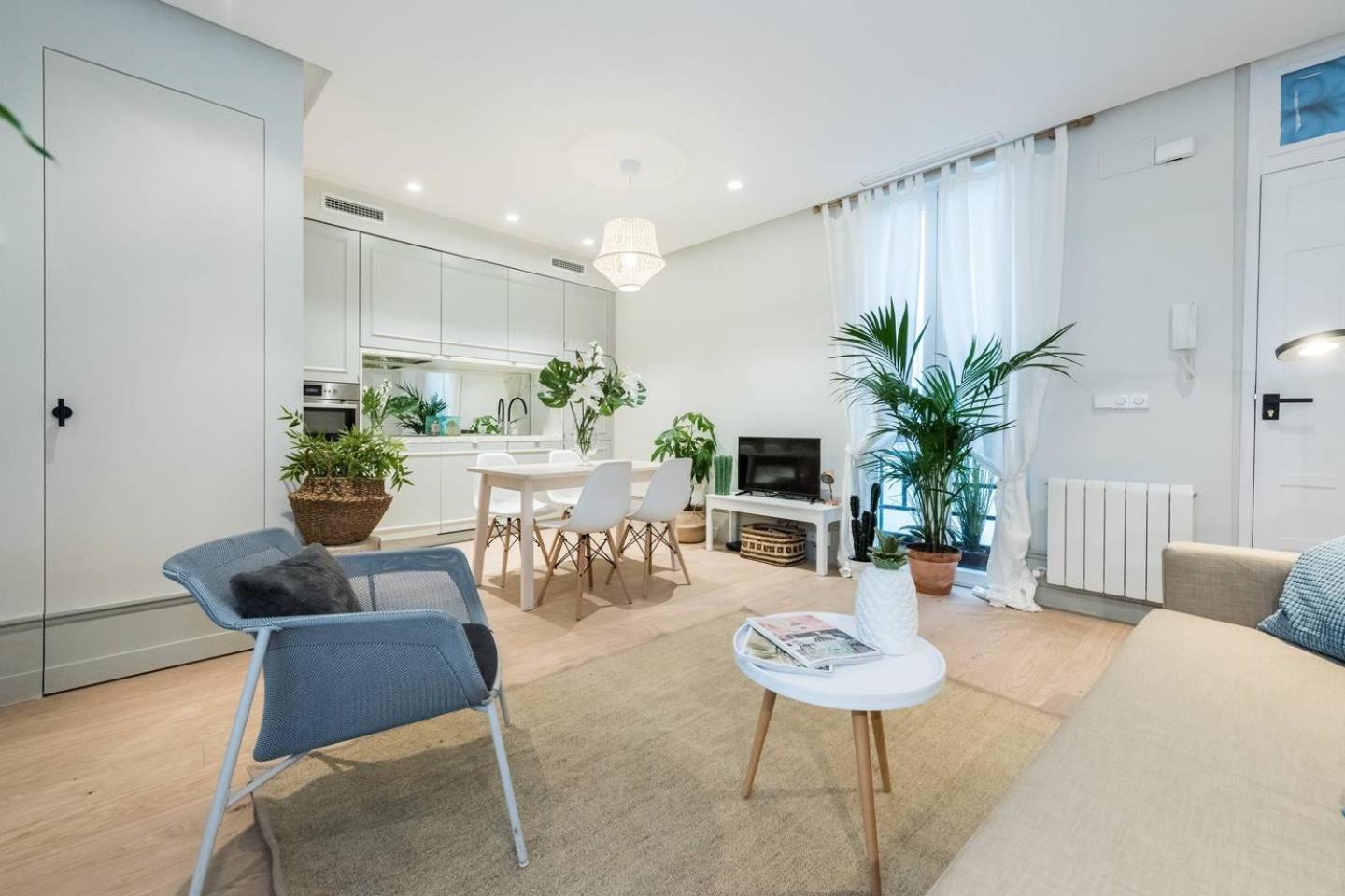 Explore Madrid from a warm apartment with patio at a newly refurbished manorial building
