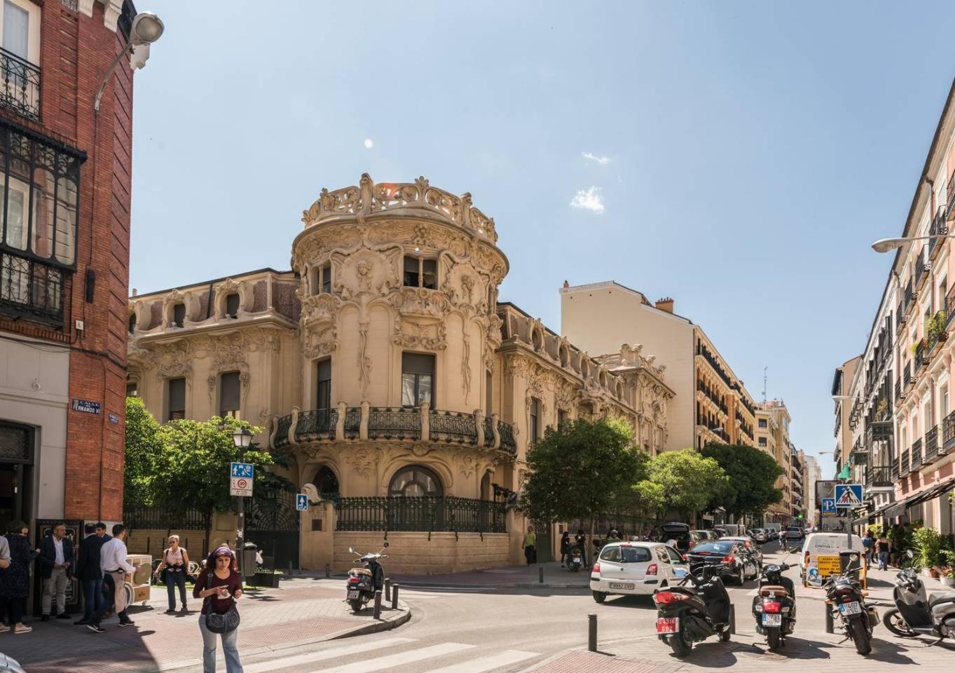 Explore Madrid from a warm apartment with patio at a newly refurbished manorial building