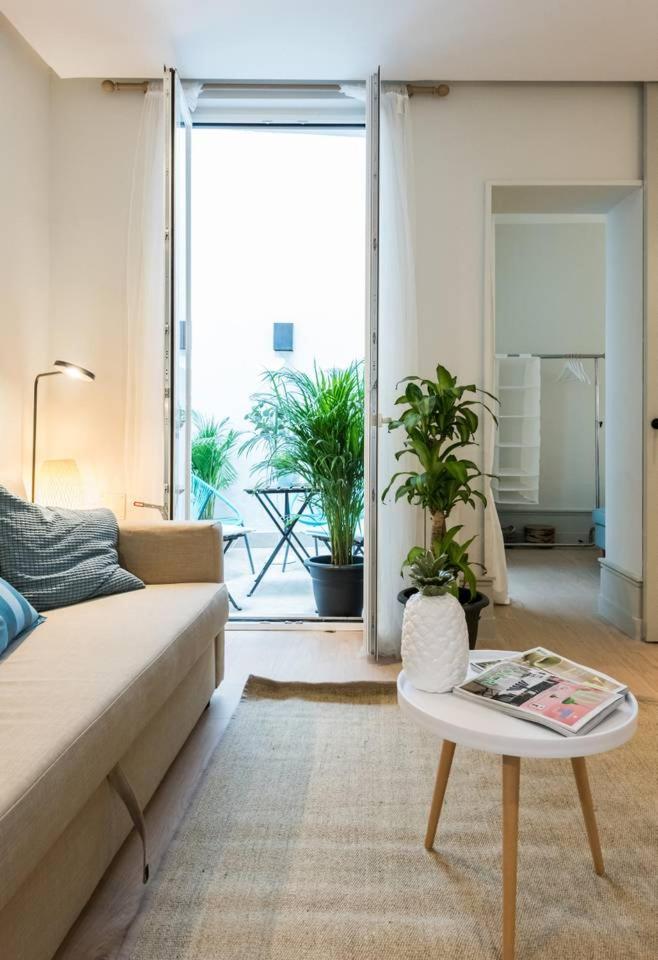 Explore Madrid from a warm apartment with patio at a newly refurbished manorial building
