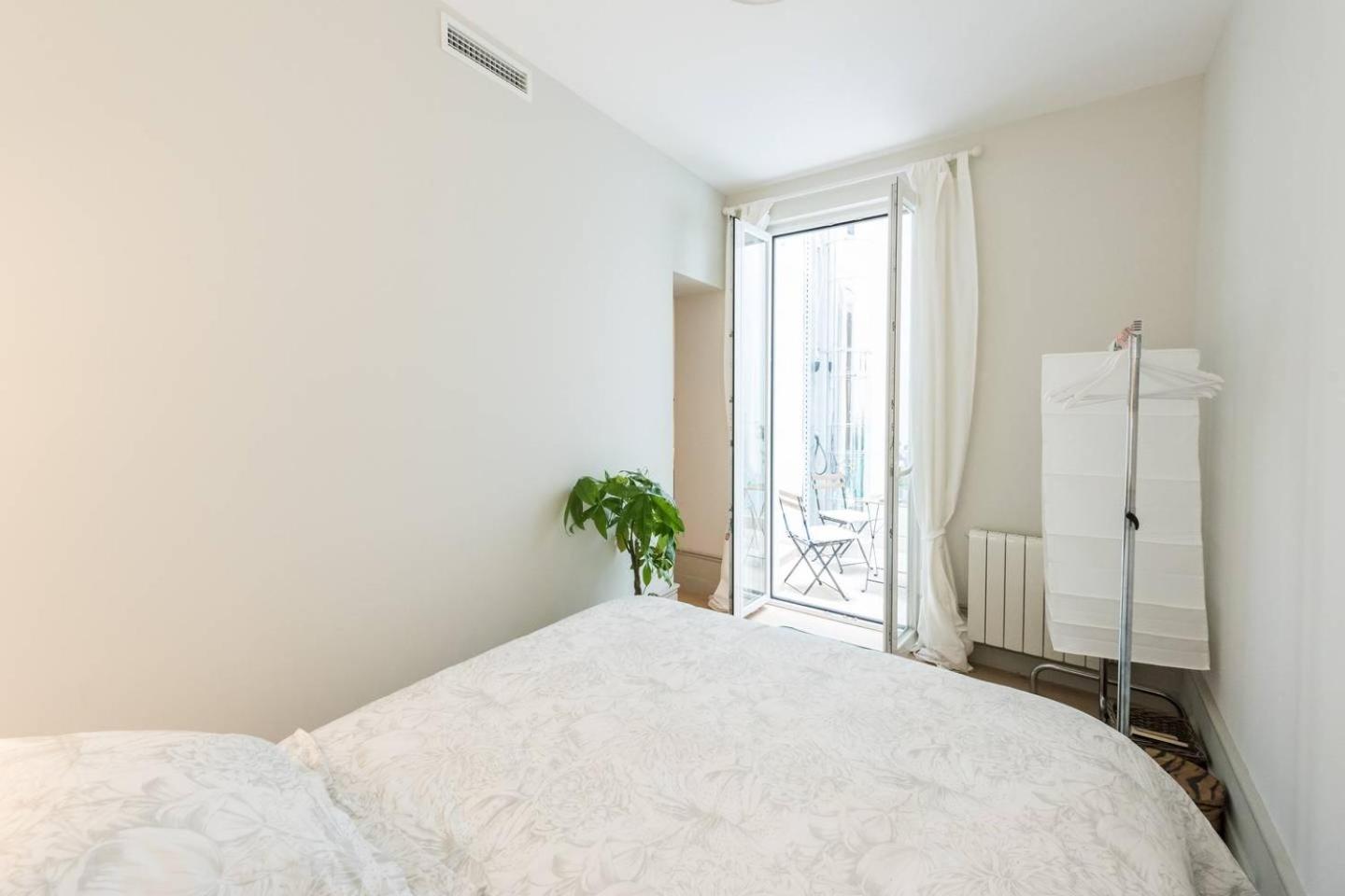 Explore Madrid from a warm apartment with patio at a newly refurbished manorial building