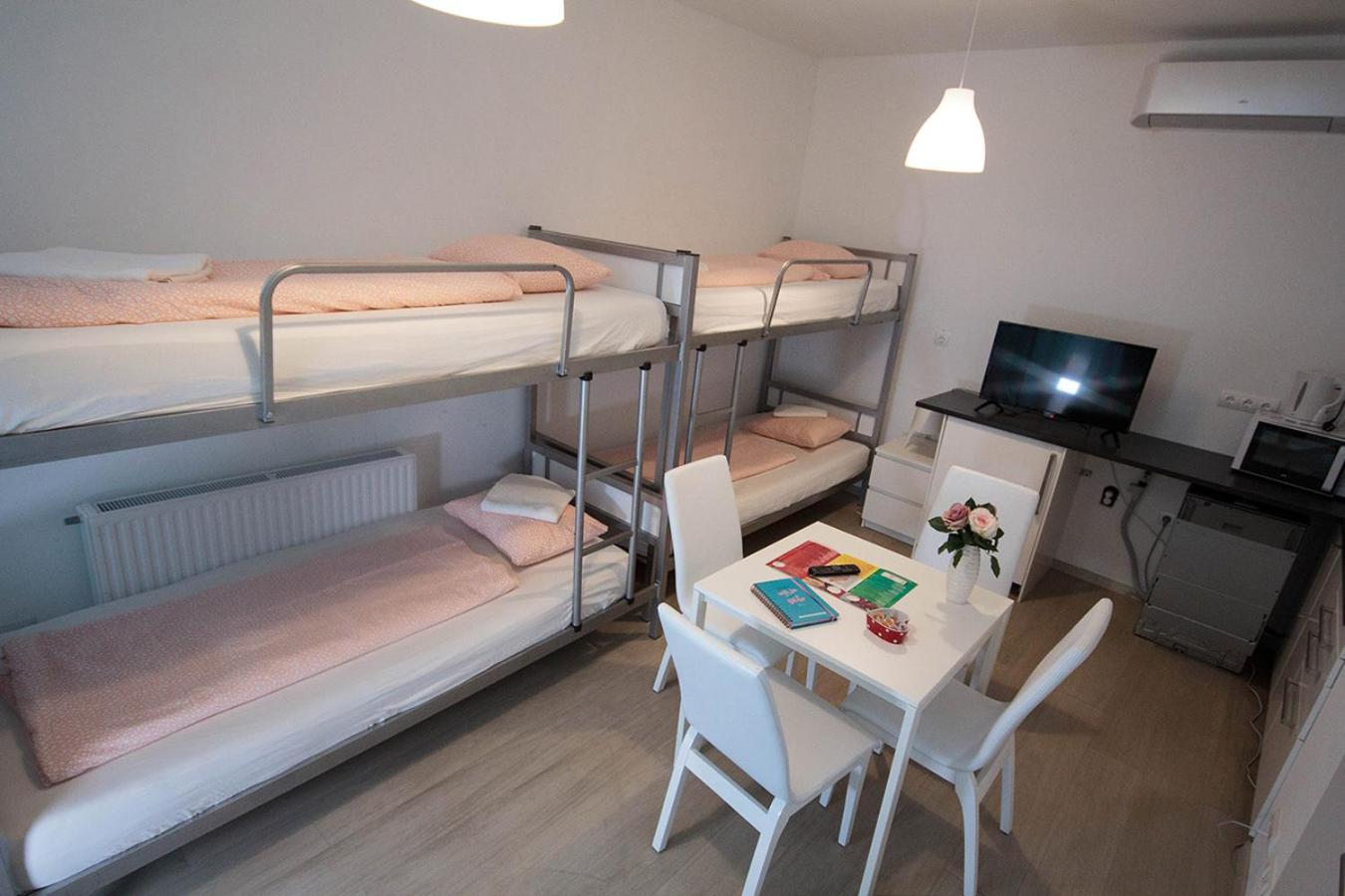 Hauptbahnhof Rooms