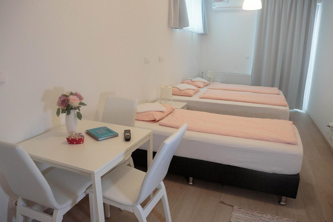 Hauptbahnhof Rooms