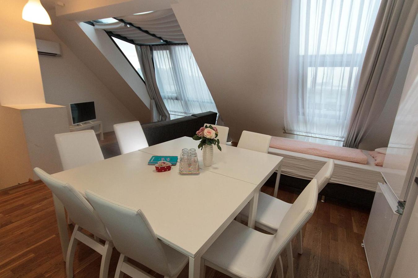 Hauptbahnhof Rooms