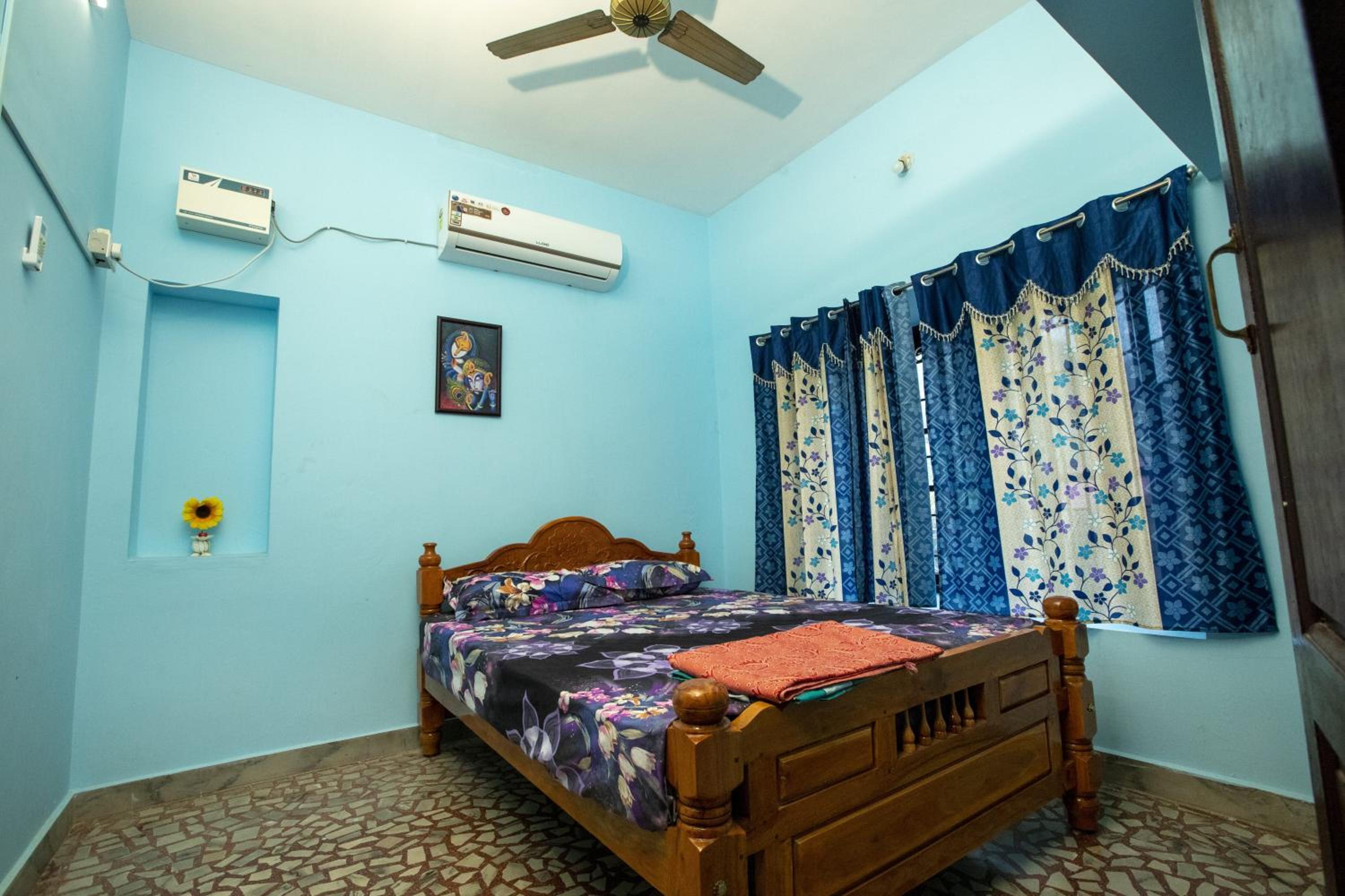 Phoenix Holiday Home