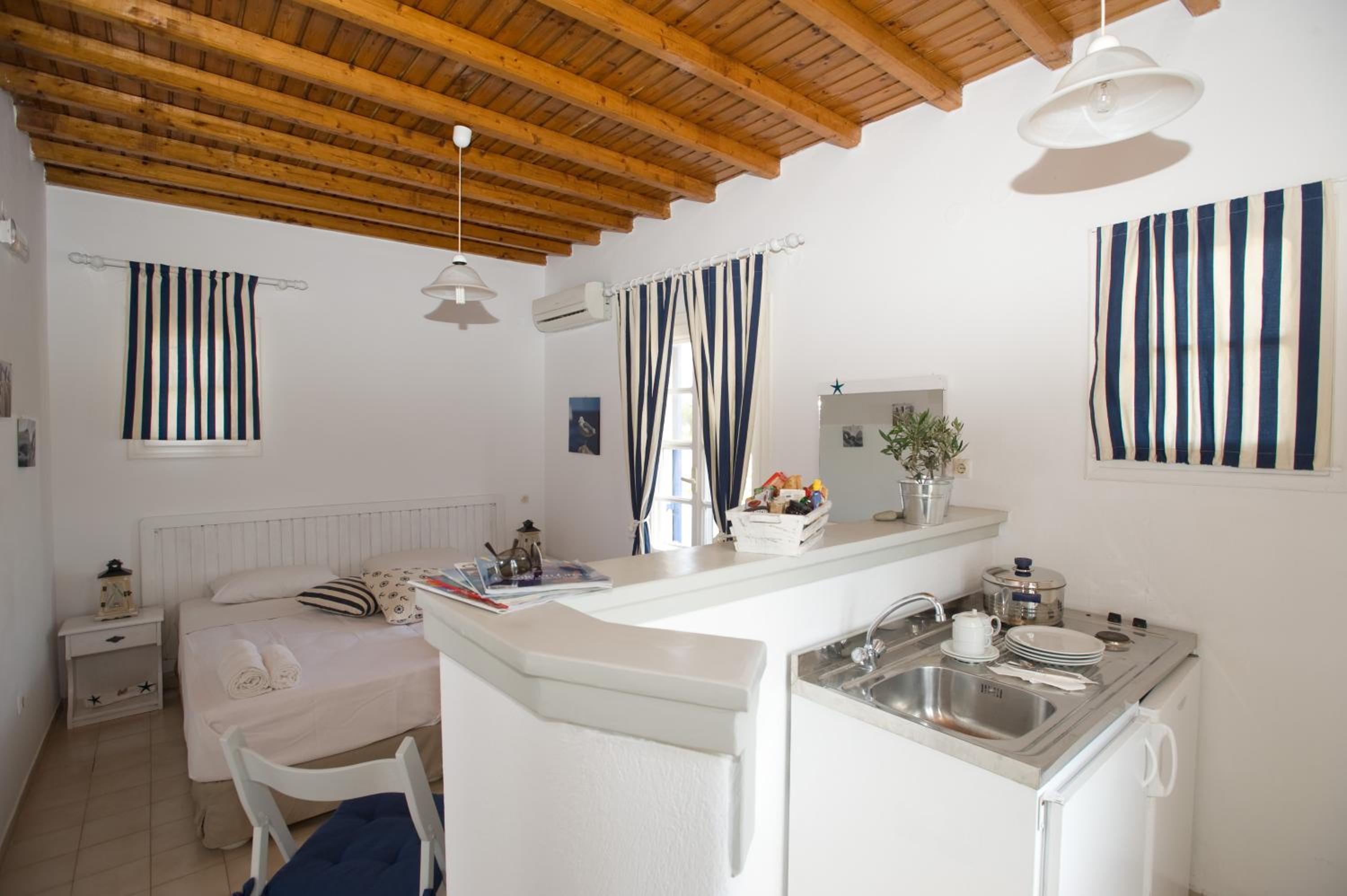 Gryparis' Club Apartments