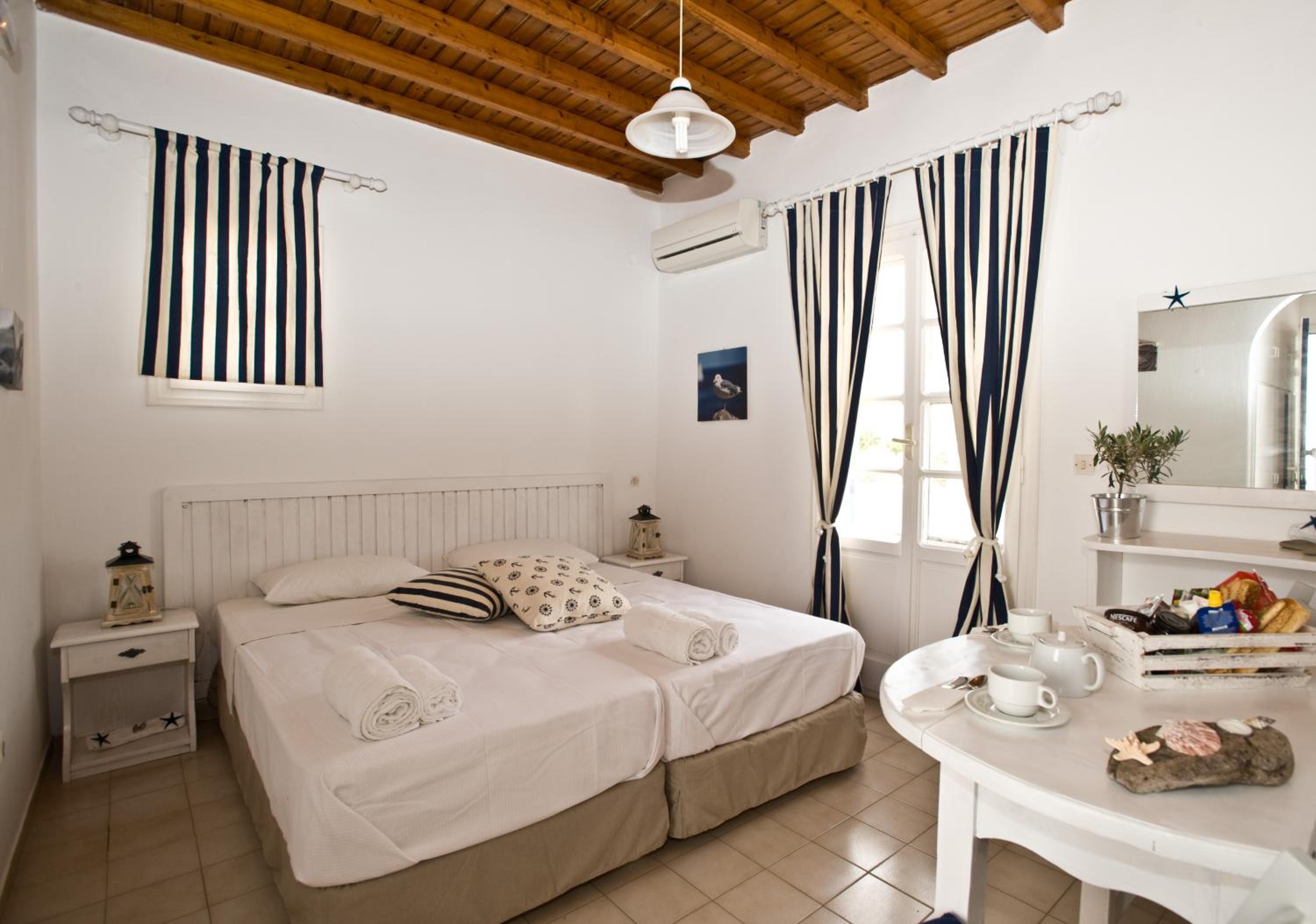 Gryparis' Club Apartments