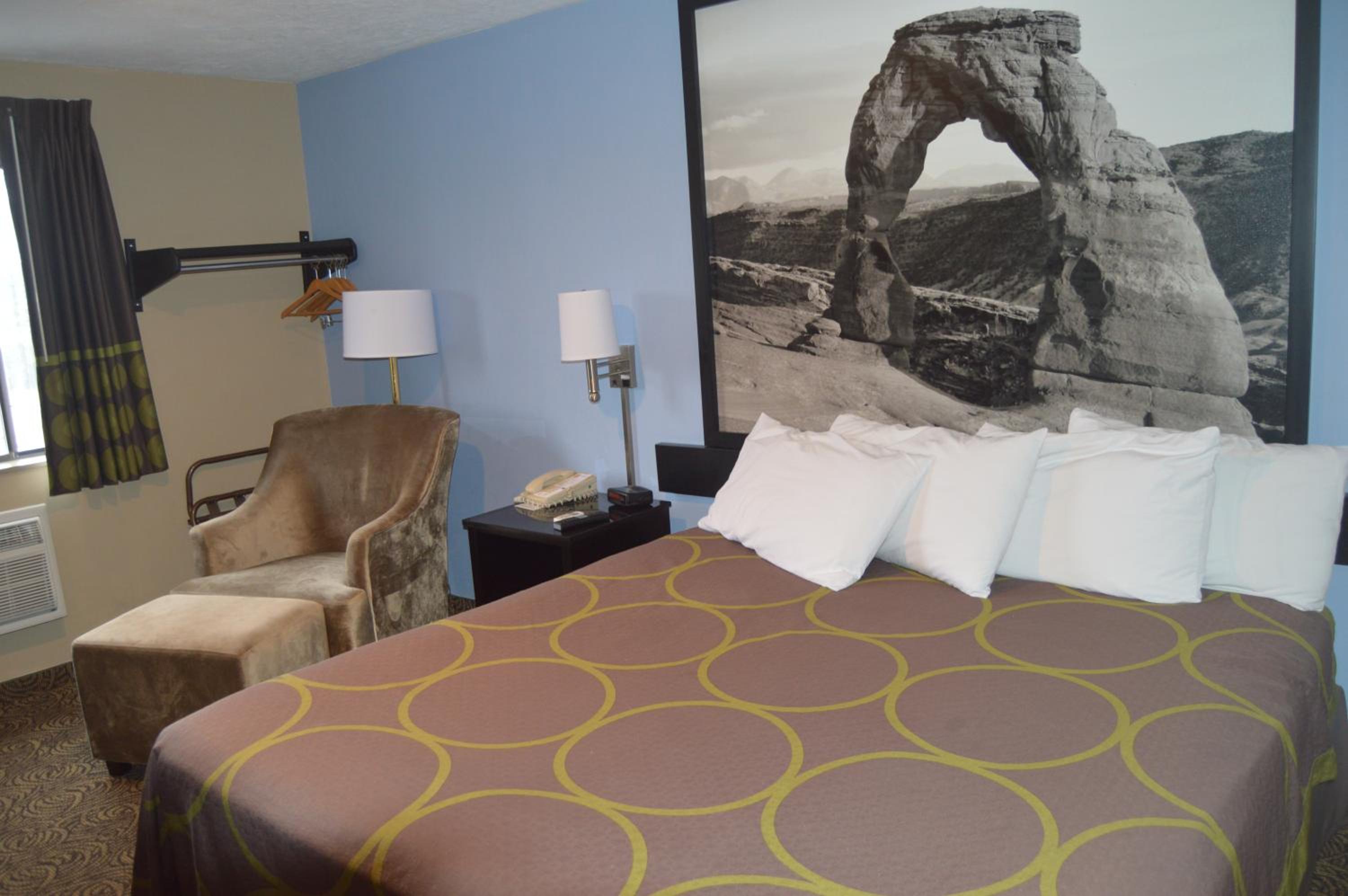 Logan Vacations - Super 8 by Wyndham Logan - Property Image 5