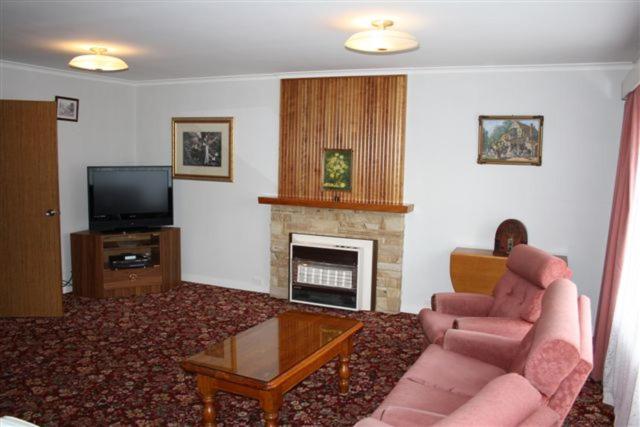 Motel Mayfair on Cavell
