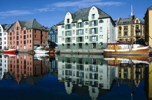 Alesund Vacations - Hotel Brosundet - Property Image 1