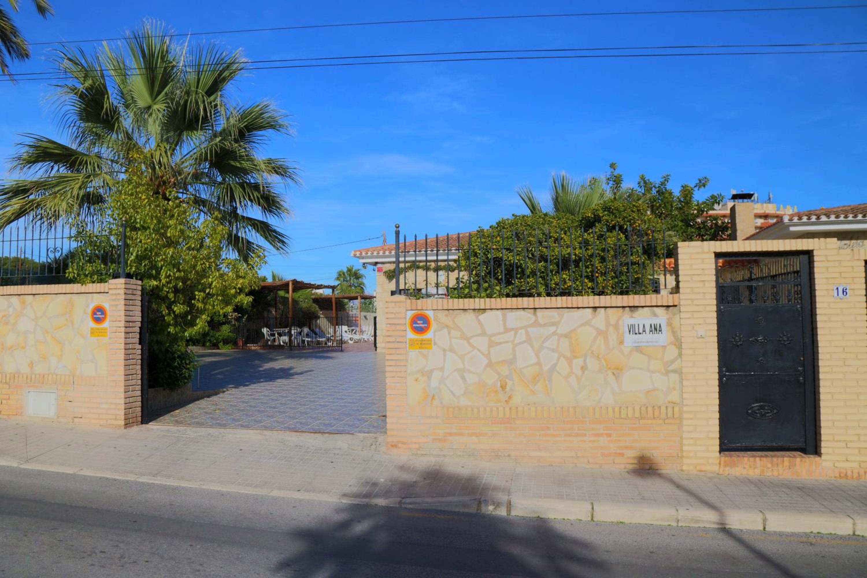 Villa Ana Apartments