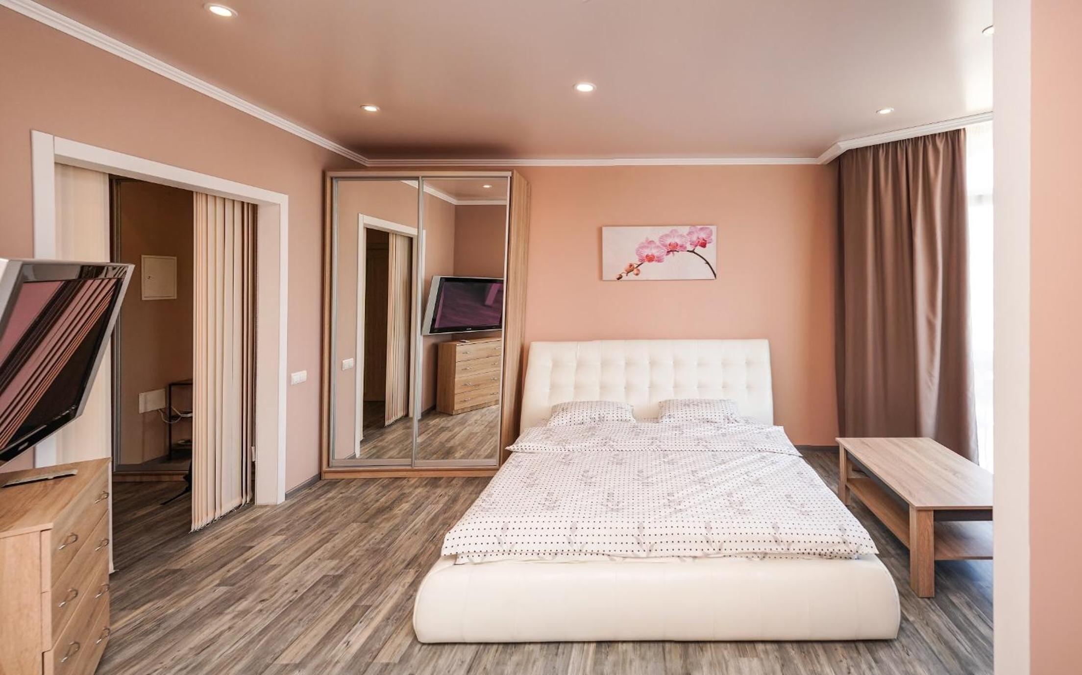Cozy apartment in a new building close to the downtown view 2