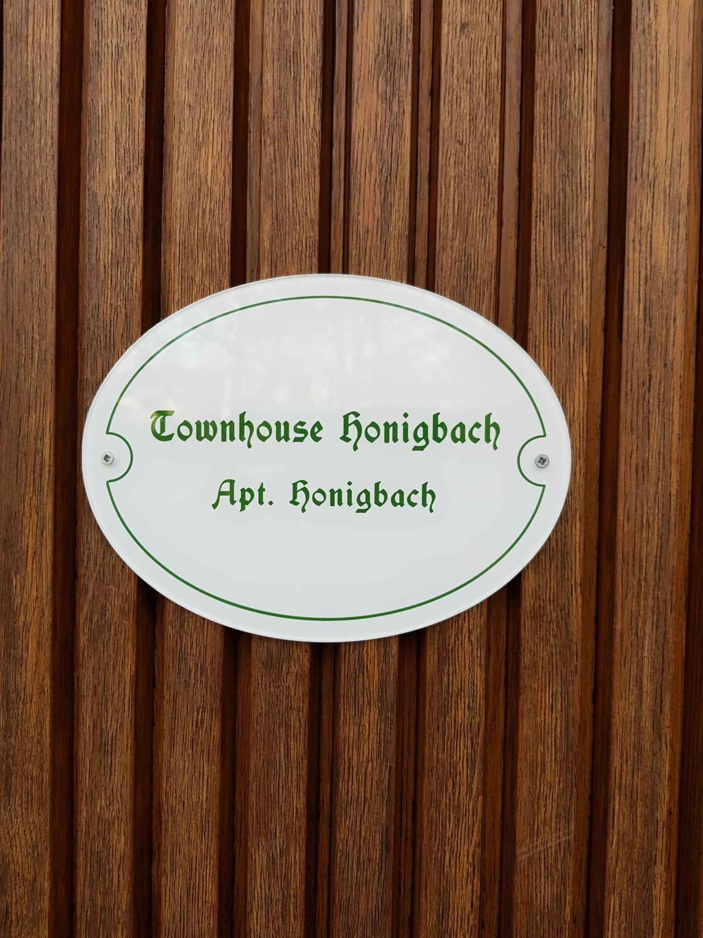 HR Townhouse Honigbach view 2