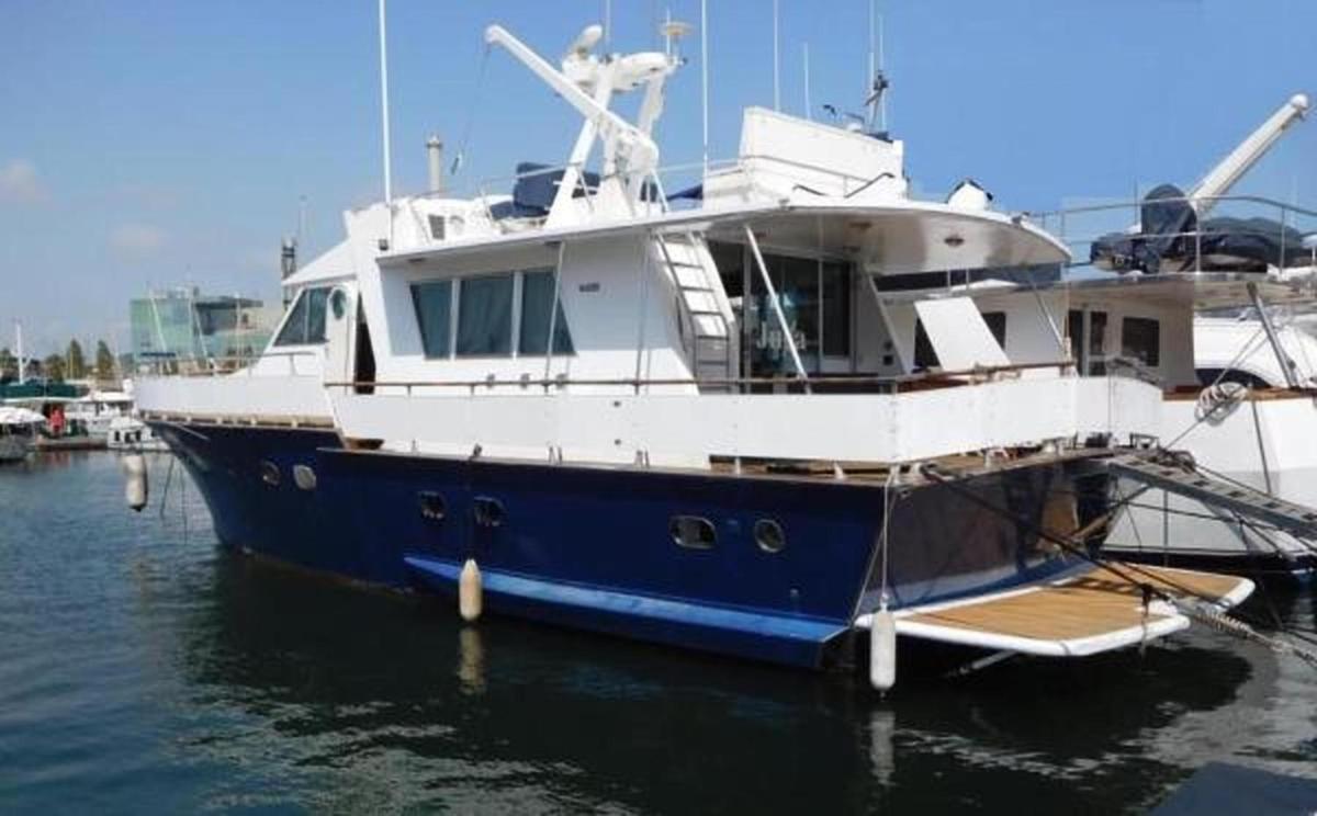Your own private yacht (17m) on the beach photo 1