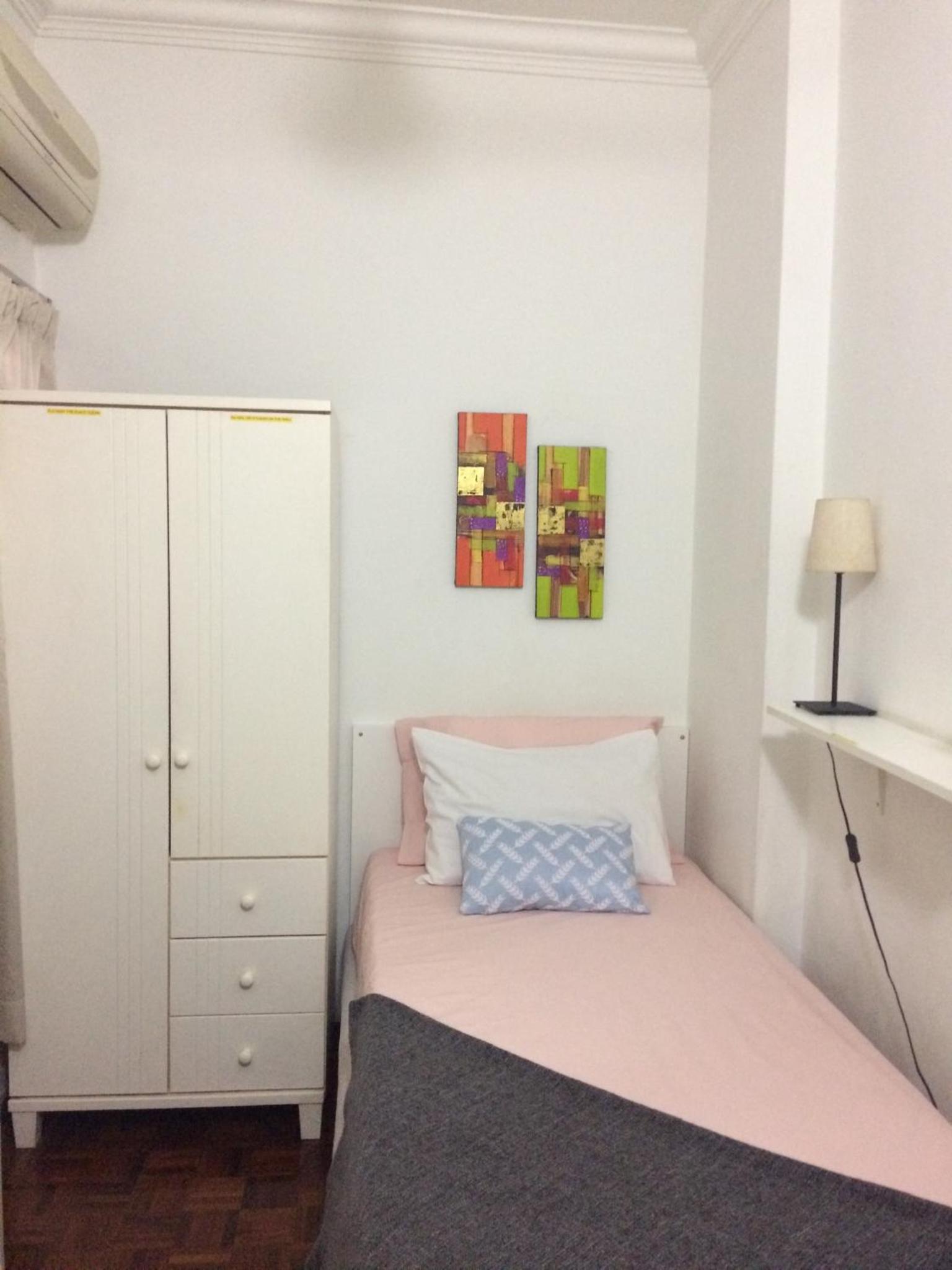 Cozy Little Room at Suria Kipark Damansara Apartment with Fully Equipped Kitchen and Laundry