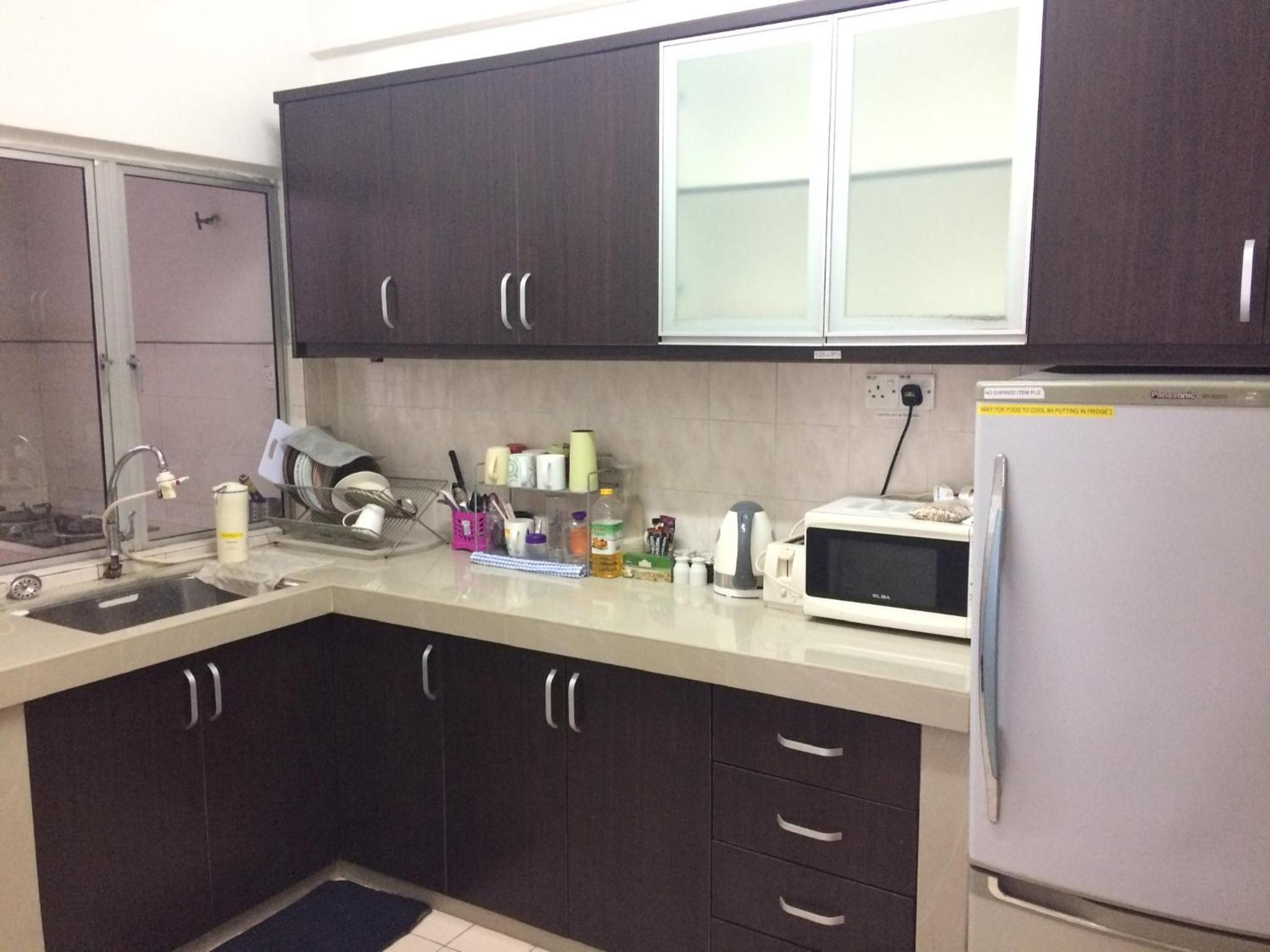Cozy Little Room at Suria Kipark Damansara Apartment with Fully Equipped Kitchen and Laundry