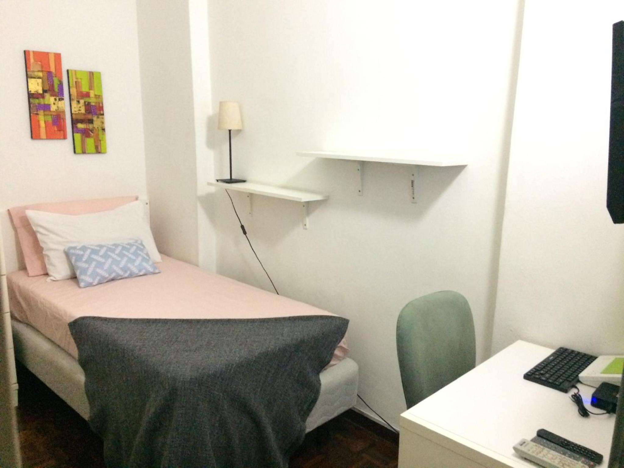Cozy Little Room at Suria Kipark Damansara Apartment with Fully Equipped Kitchen and Laundry