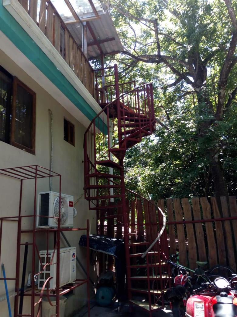 1 Bedroom G-Land Burnt Toast Surfcamp view 3
