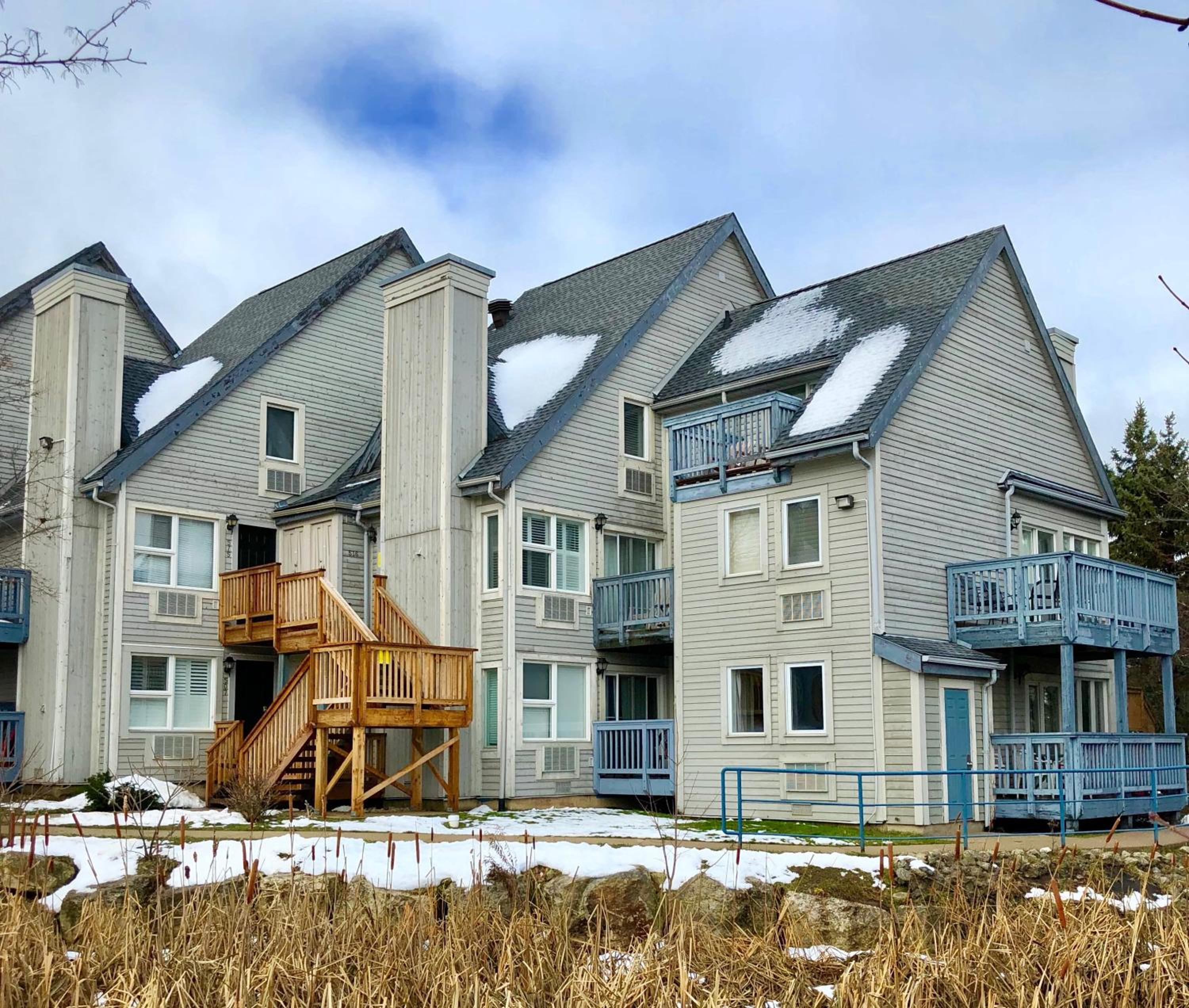 Hotel Blue Mountain Getaway at North Creek Resort King Bed - Image 1