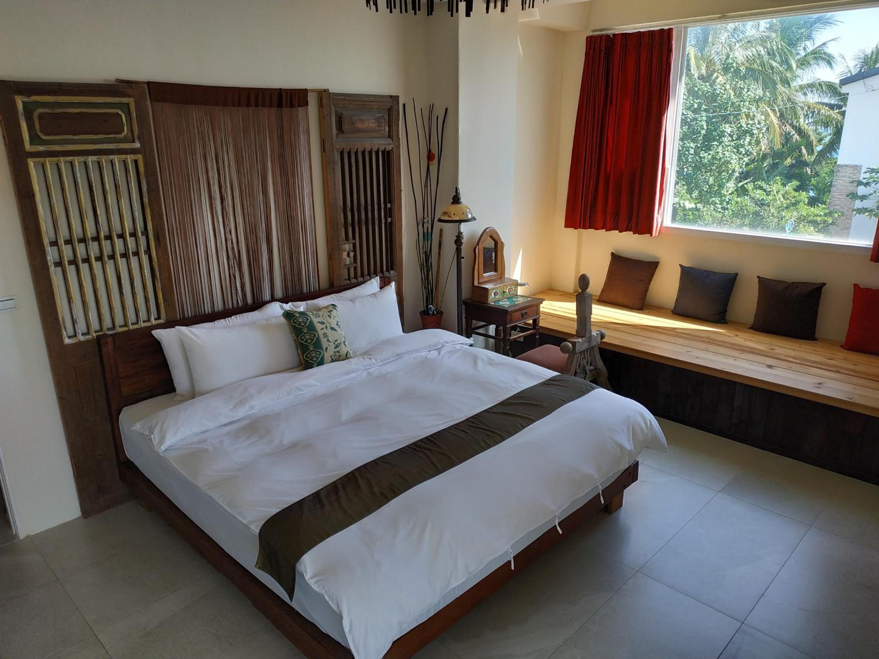 Cenacle B & B