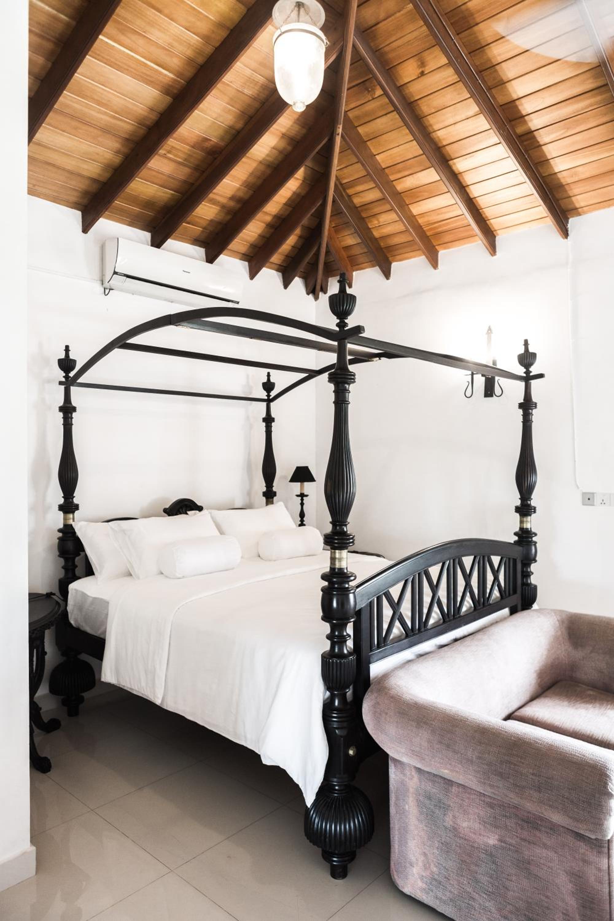Villa White Queen Resort & Spa