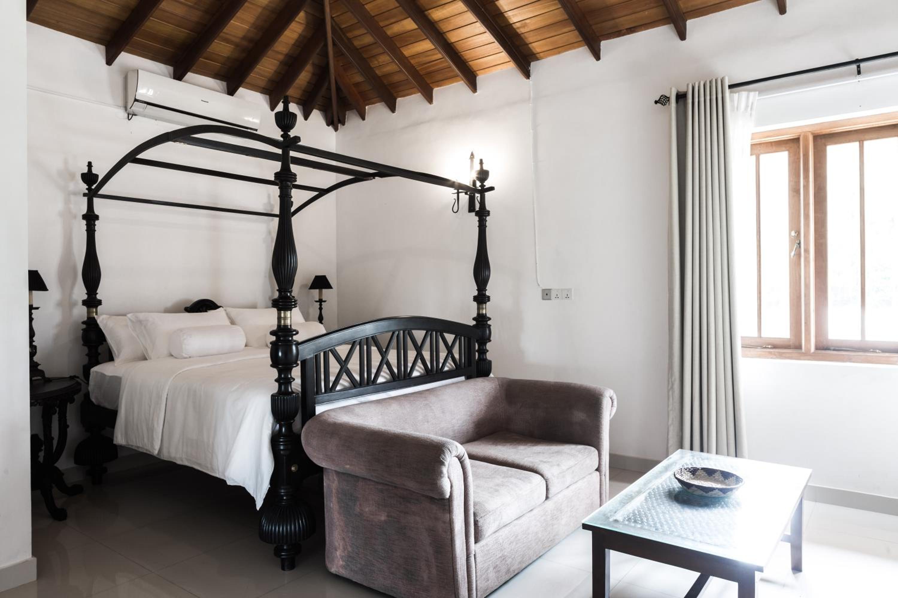 Villa White Queen Resort & Spa